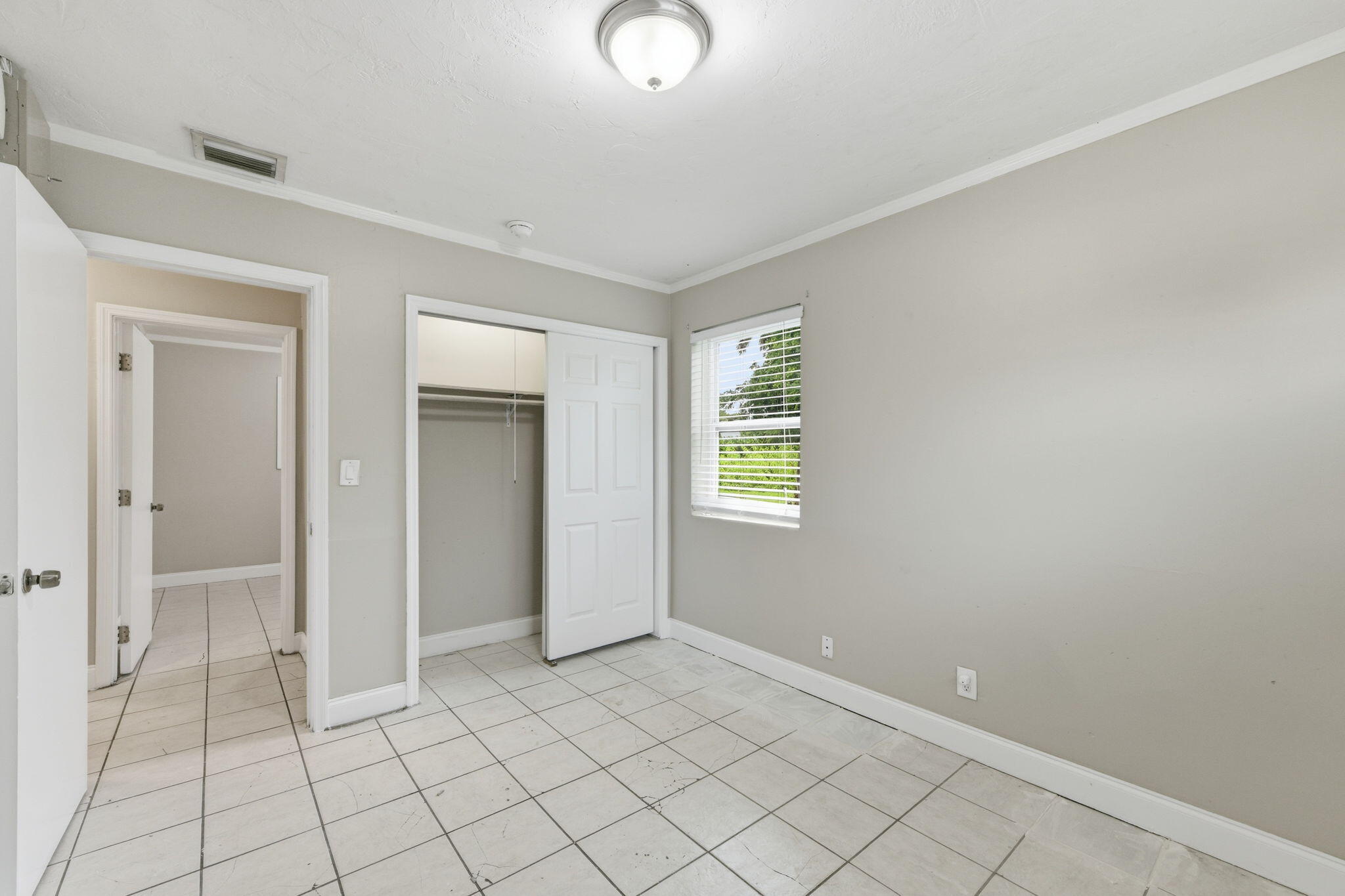 939 Charles Street Property Photo 20