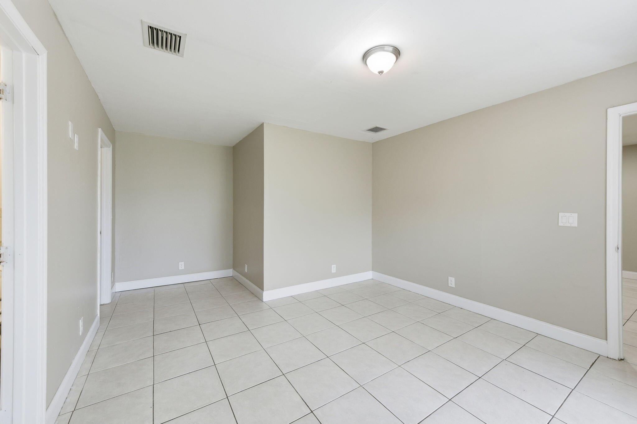 939 Charles Street Property Photo 25