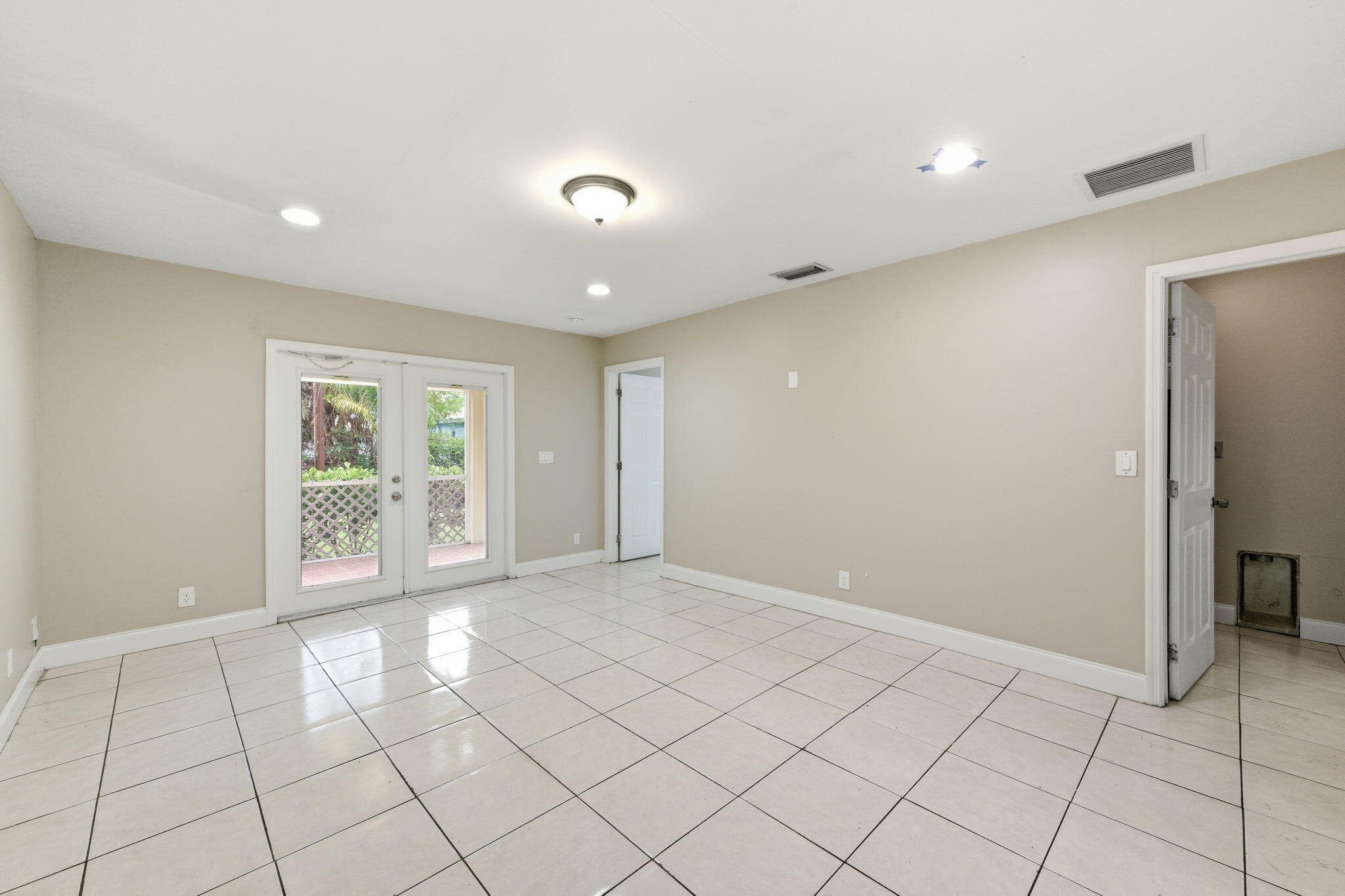 939 Charles Street Property Photo 26