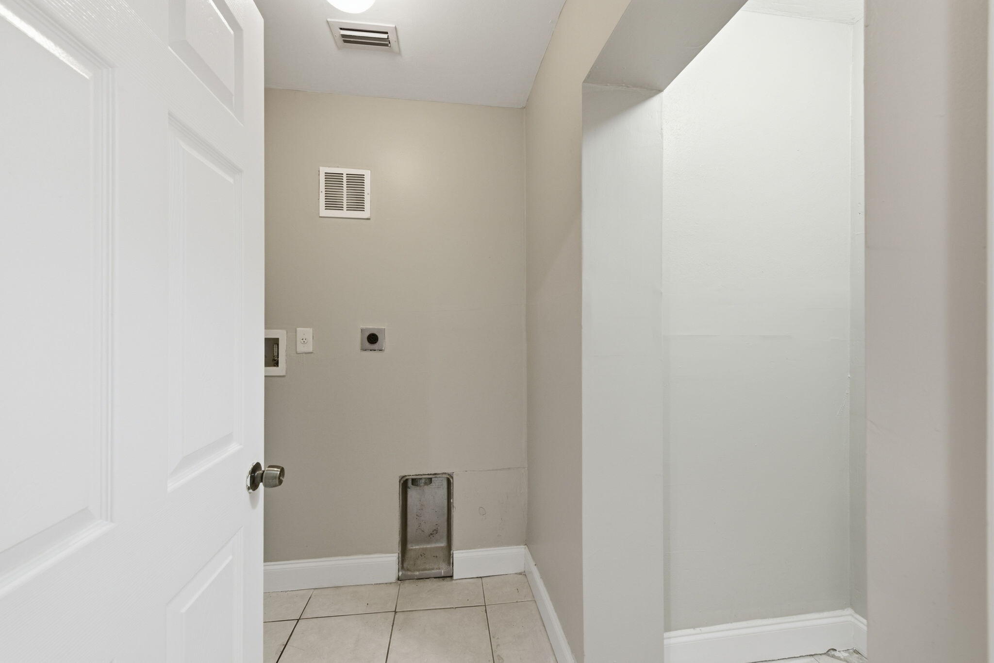 939 Charles Street Property Photo 30