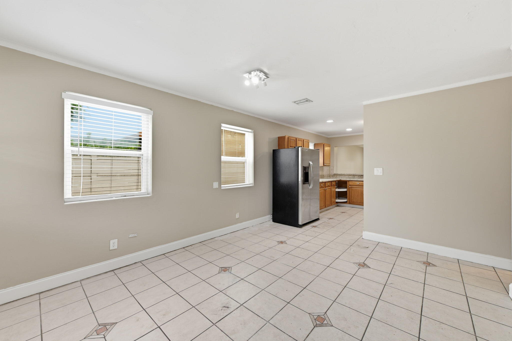939 Charles Street Property Photo 32