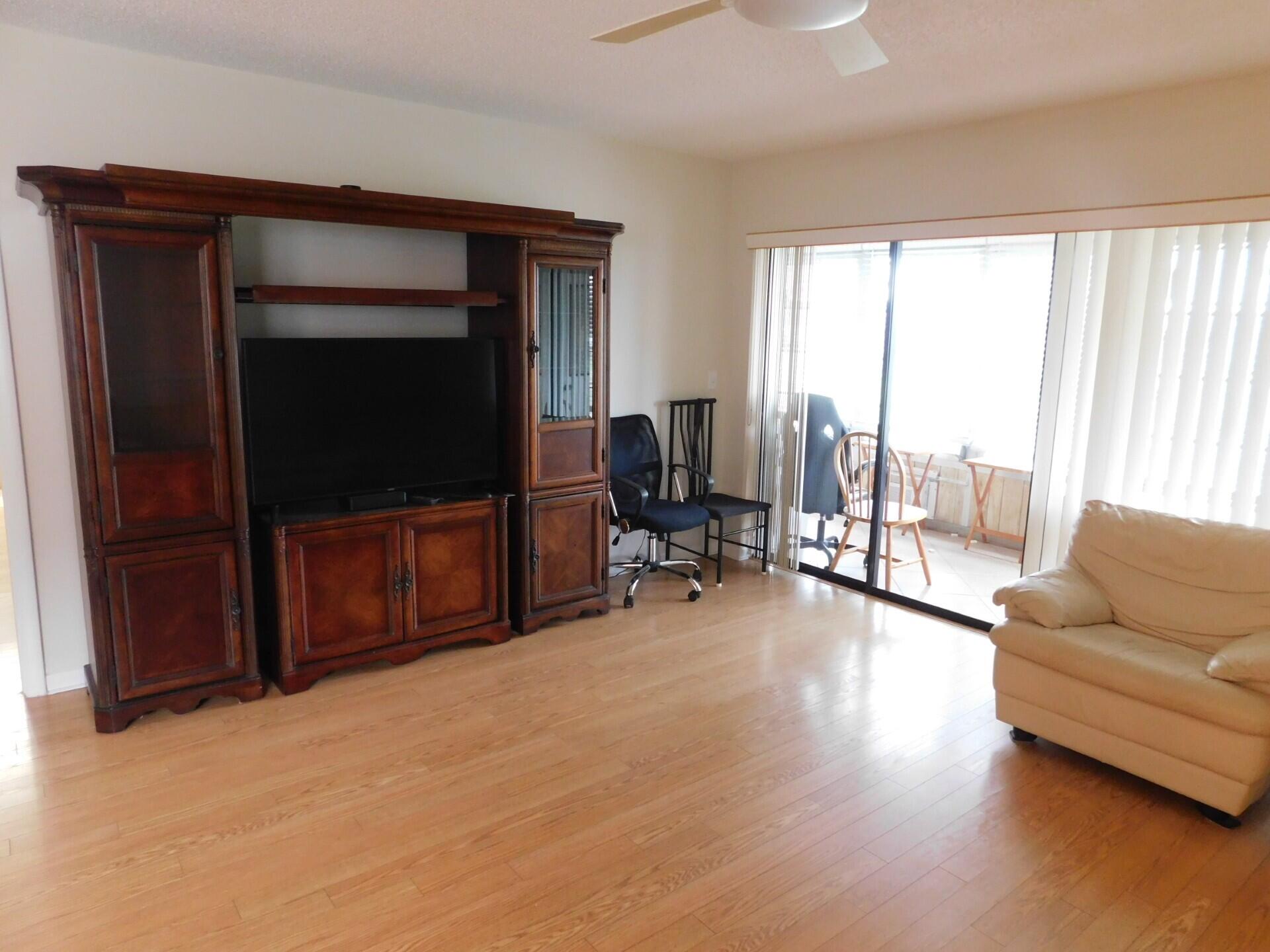 565 Piedmont L Property Photo 8