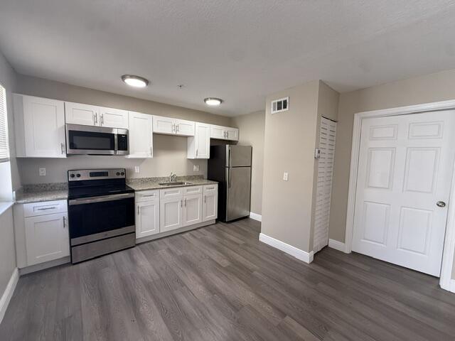 4393 Windsor Avenue 26 Property Photo 8