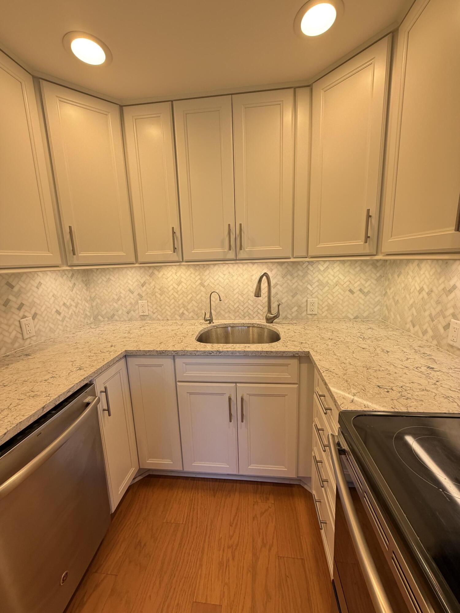 166 Dorset D Property Photo 5