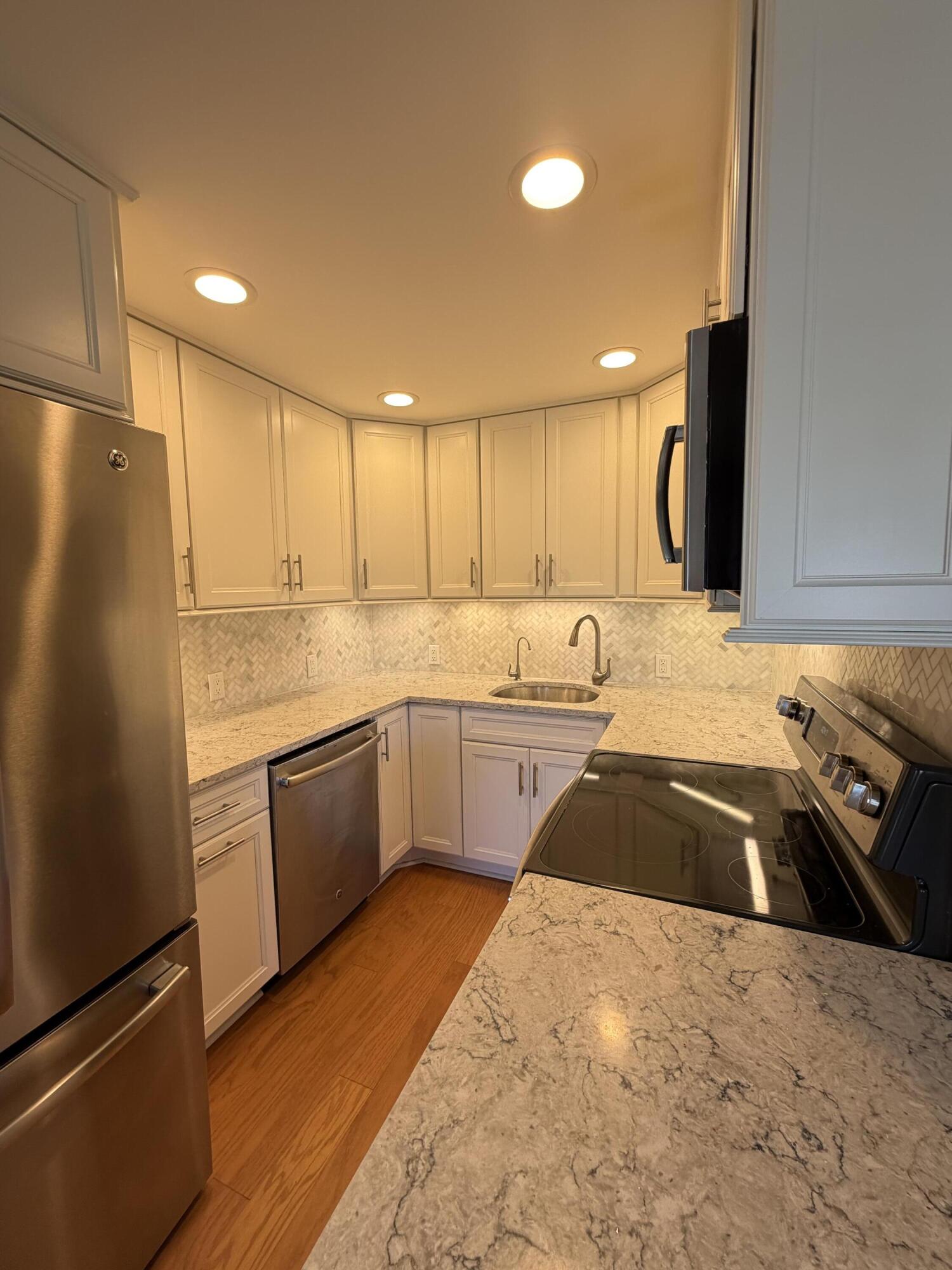 166 Dorset D Property Photo 6