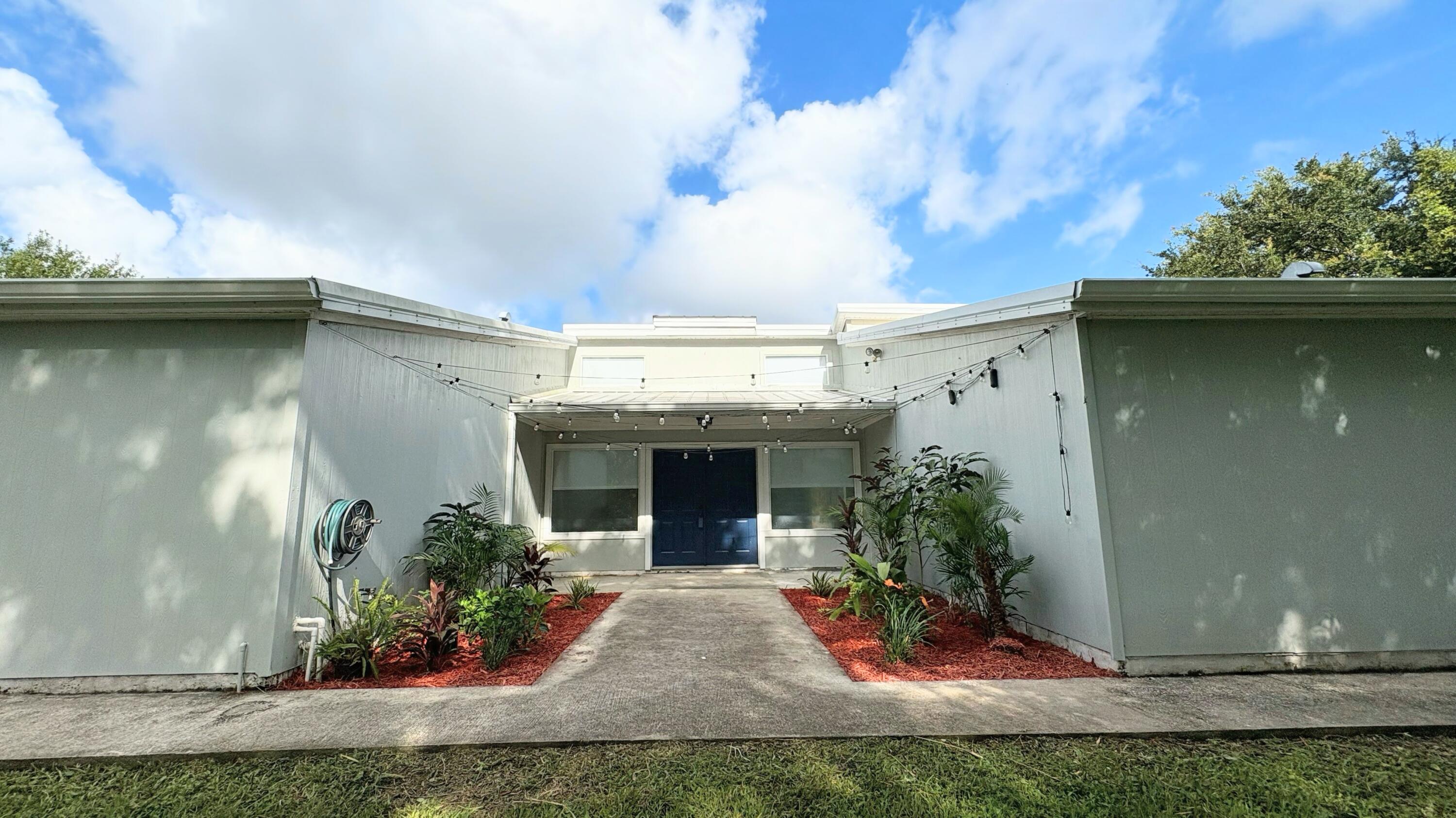 2550 Corey Avenue Property Photo 2