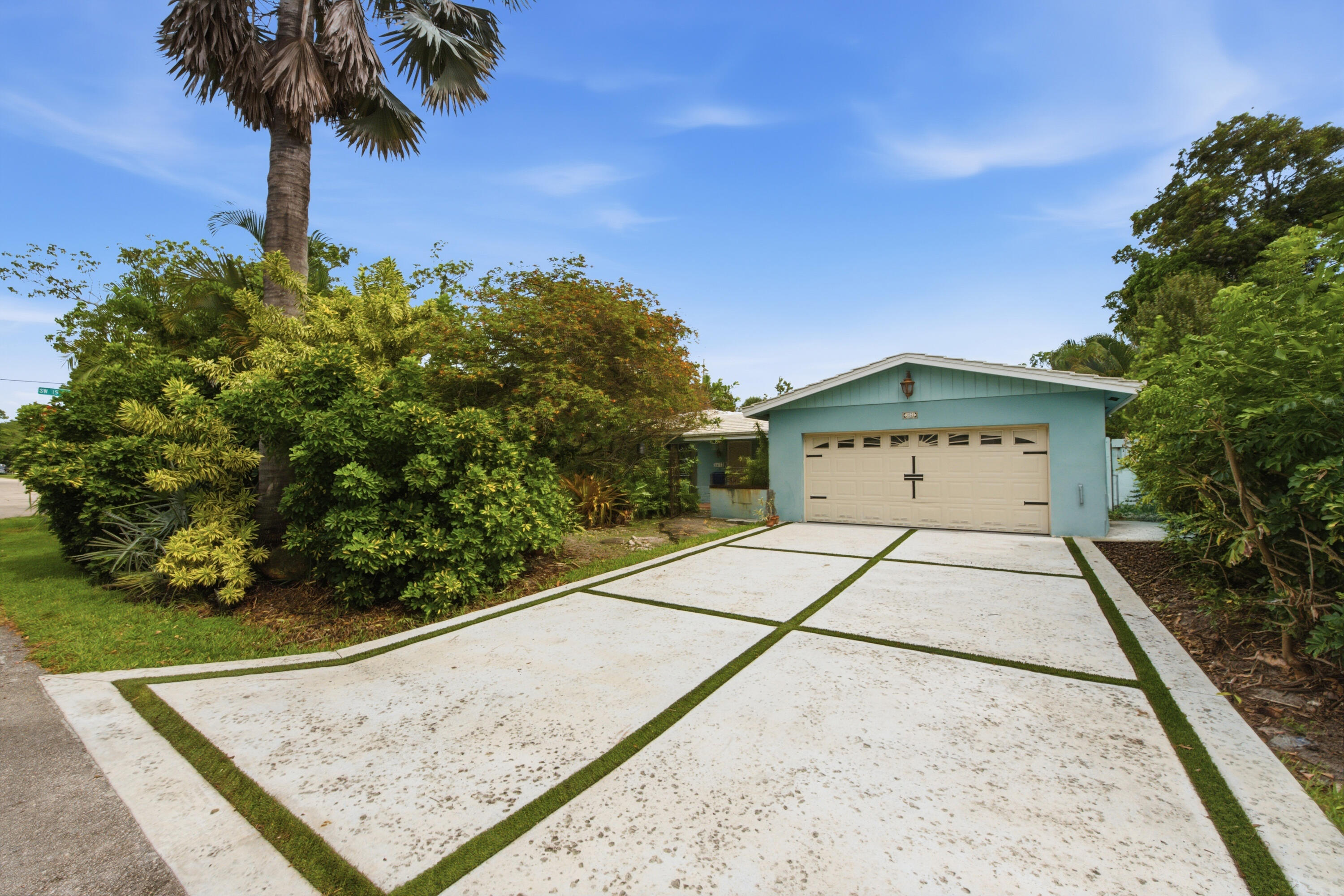 1421 Sw 13th Street Property Photo 1