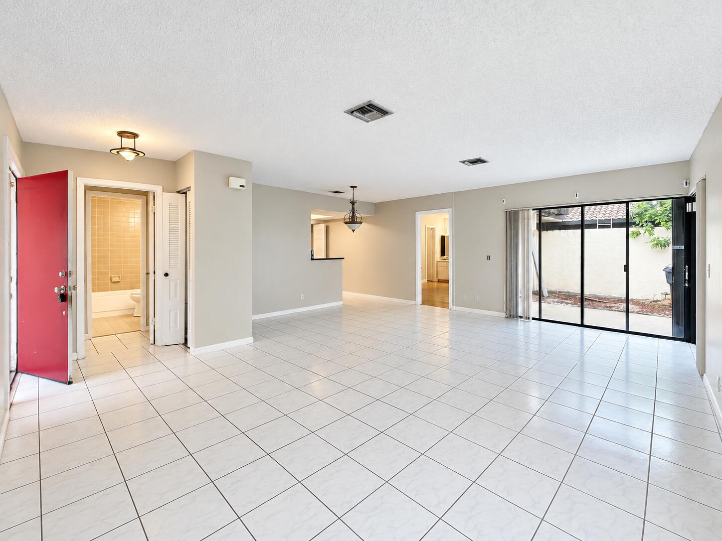 6287 Scotch Pine Lane Property Photo 4