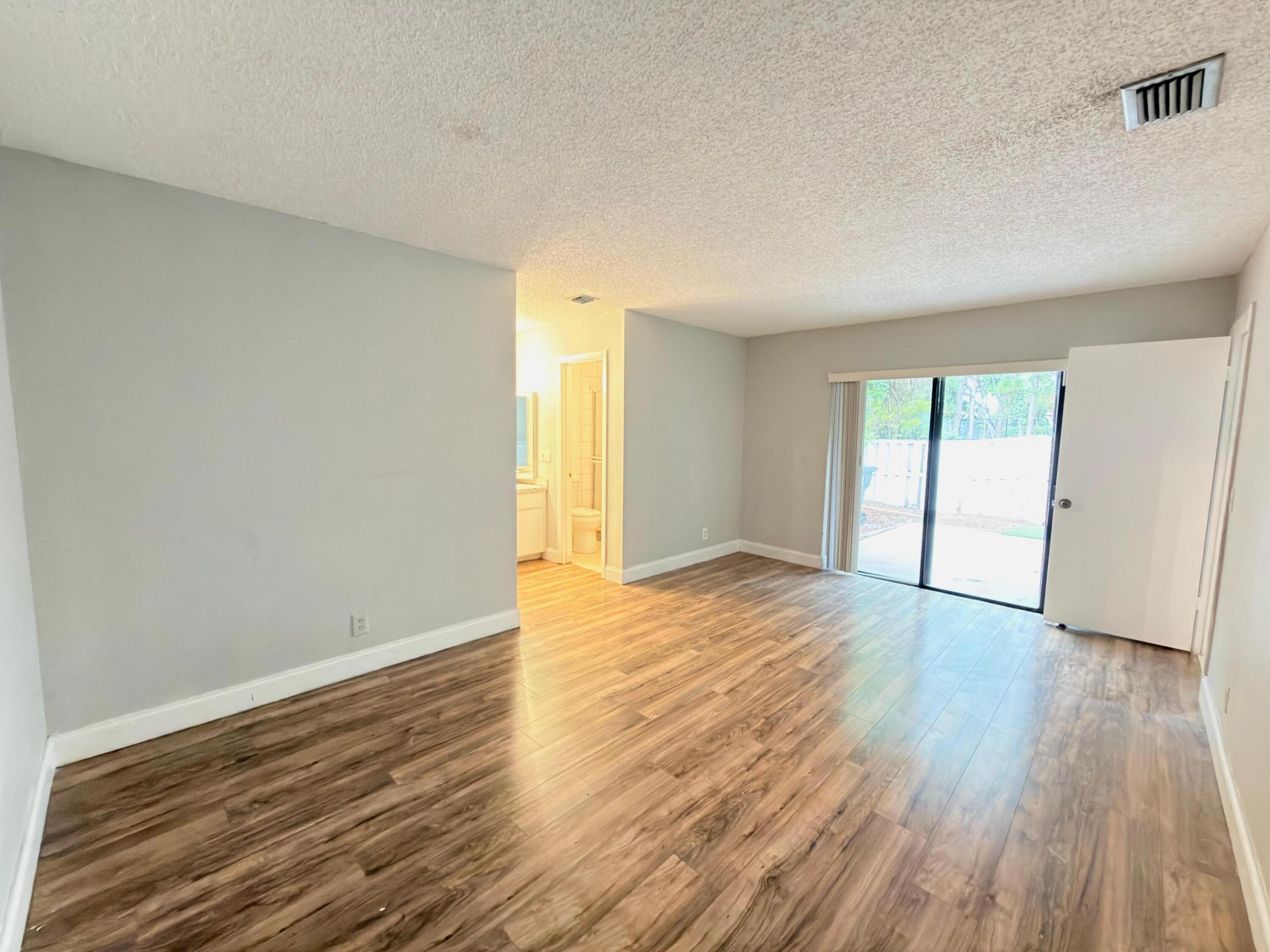 6287 Scotch Pine Lane Property Photo 14
