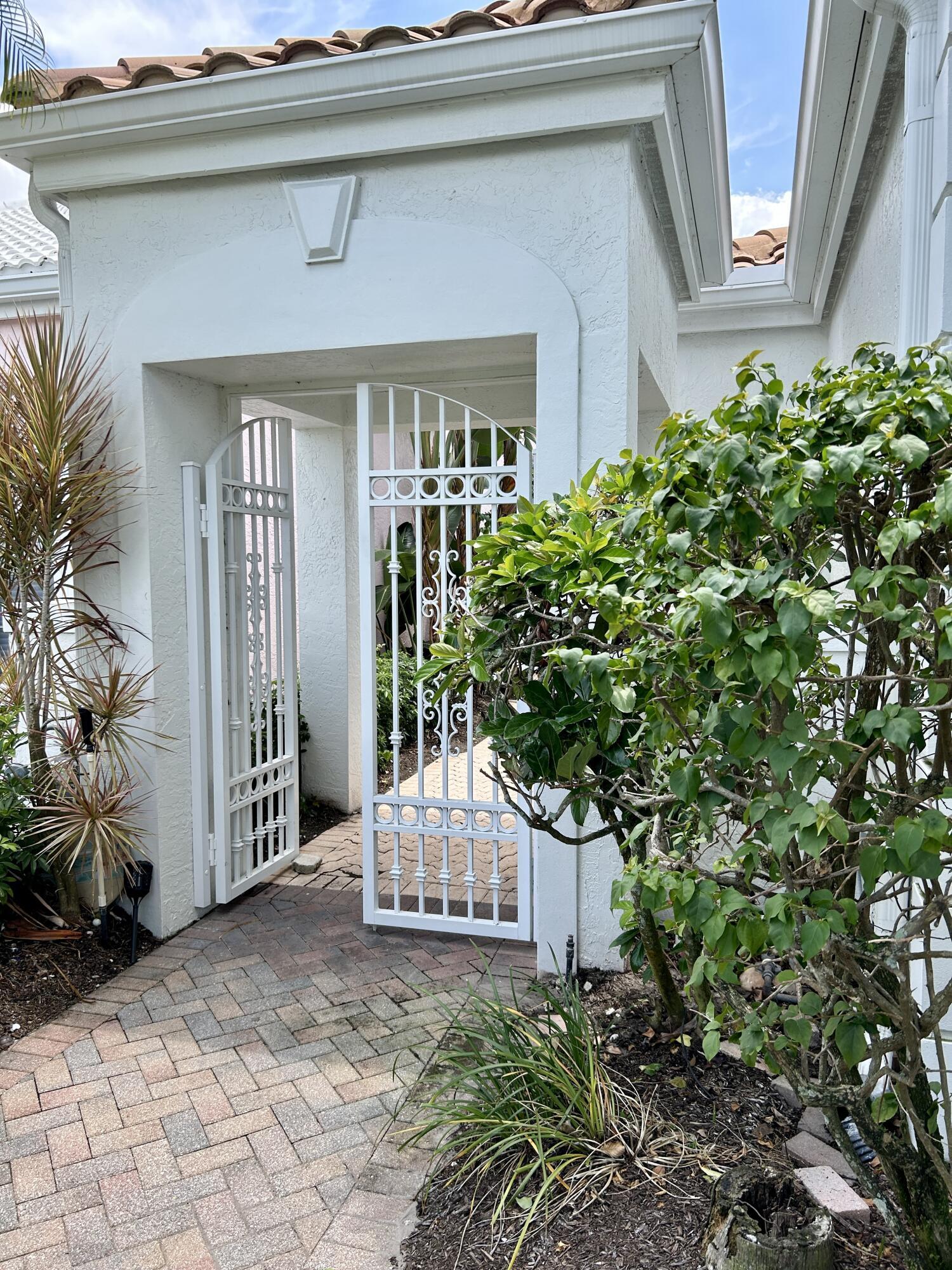152 Coral Cay Drive Property Photo 5