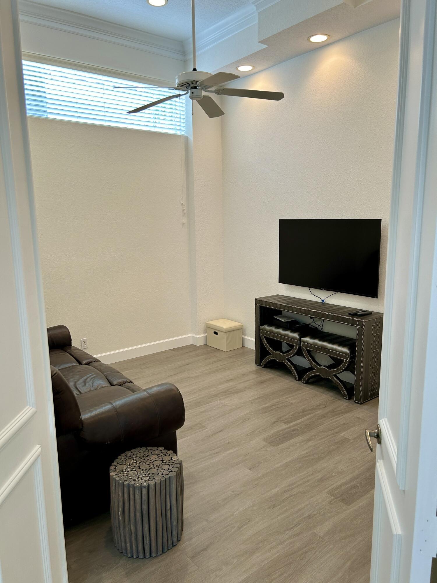 152 Coral Cay Drive Property Photo 11