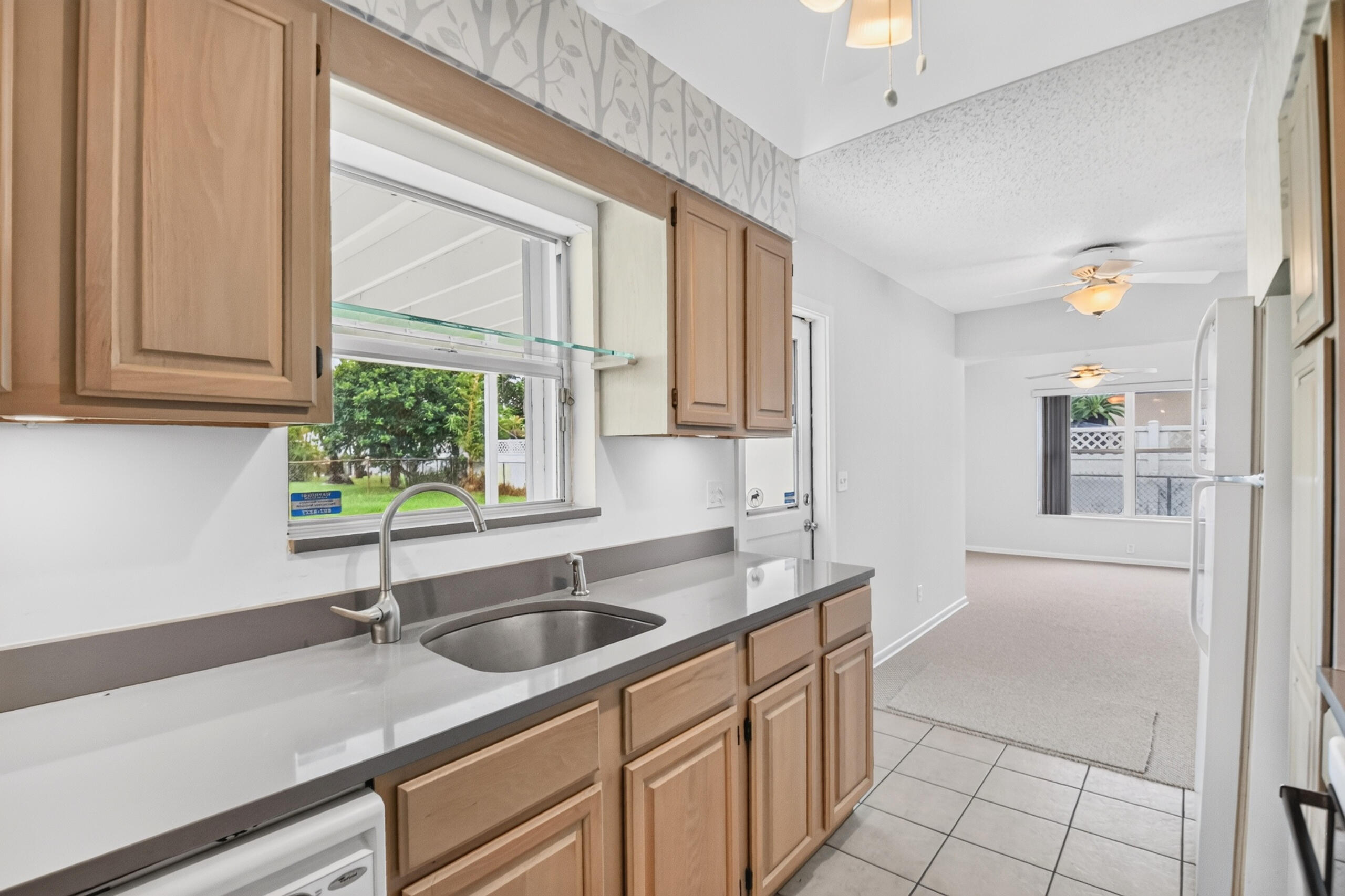 129 Greenbrier Drive Property Photo 6
