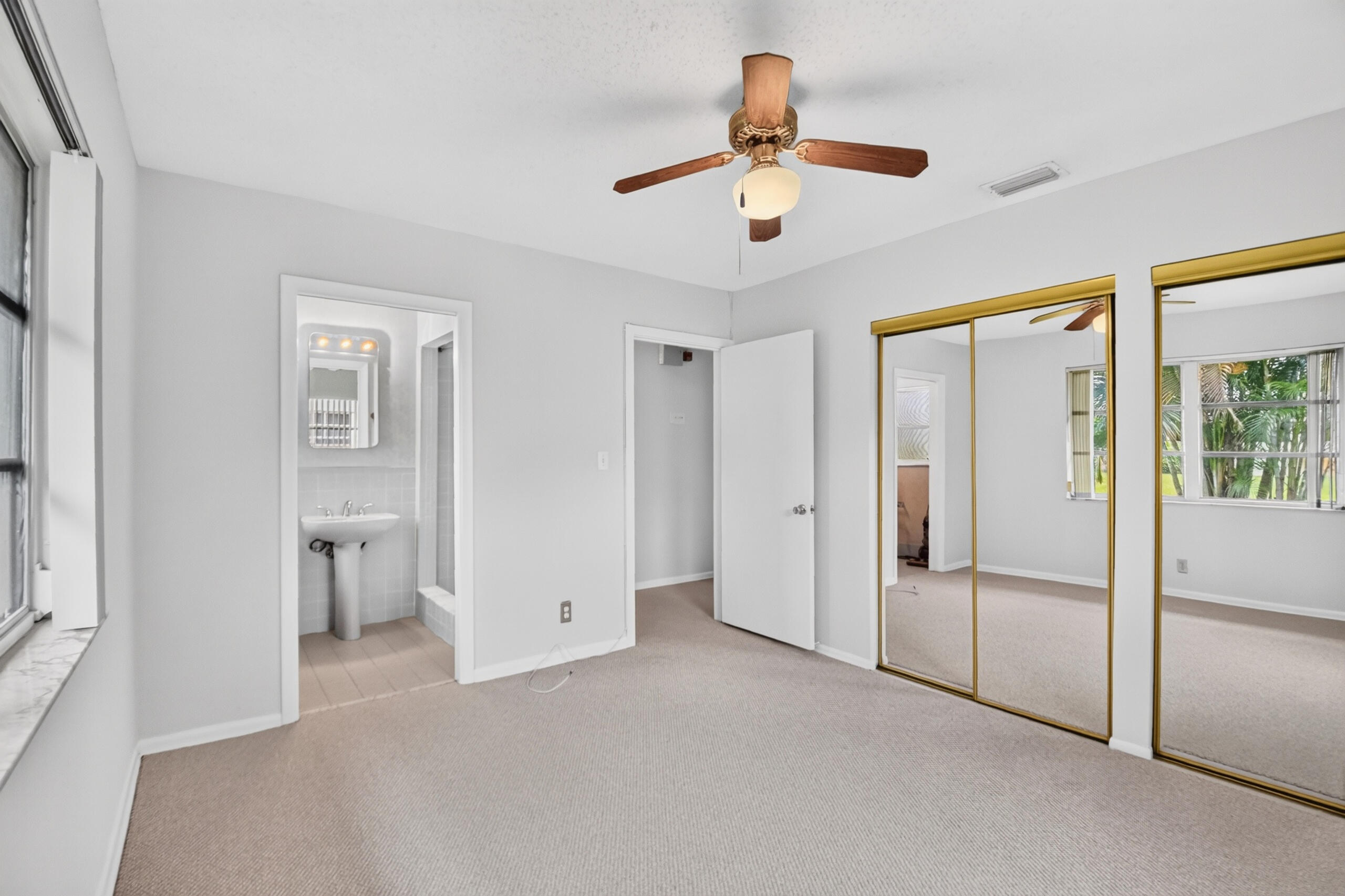 129 Greenbrier Drive Property Photo 10