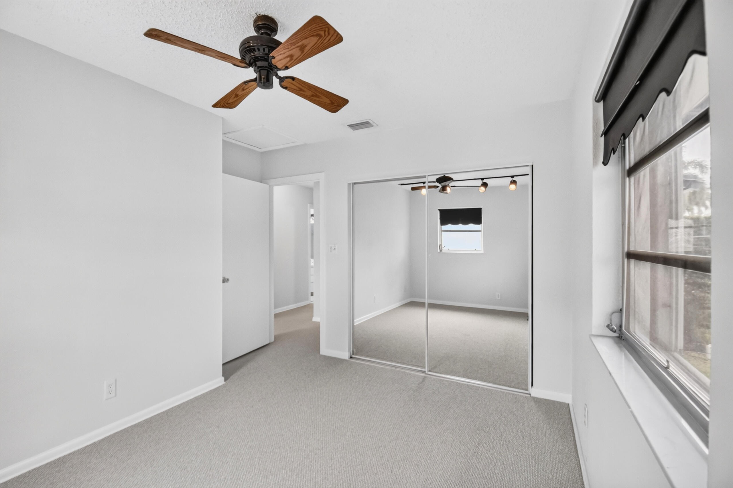 129 Greenbrier Drive Property Photo 13
