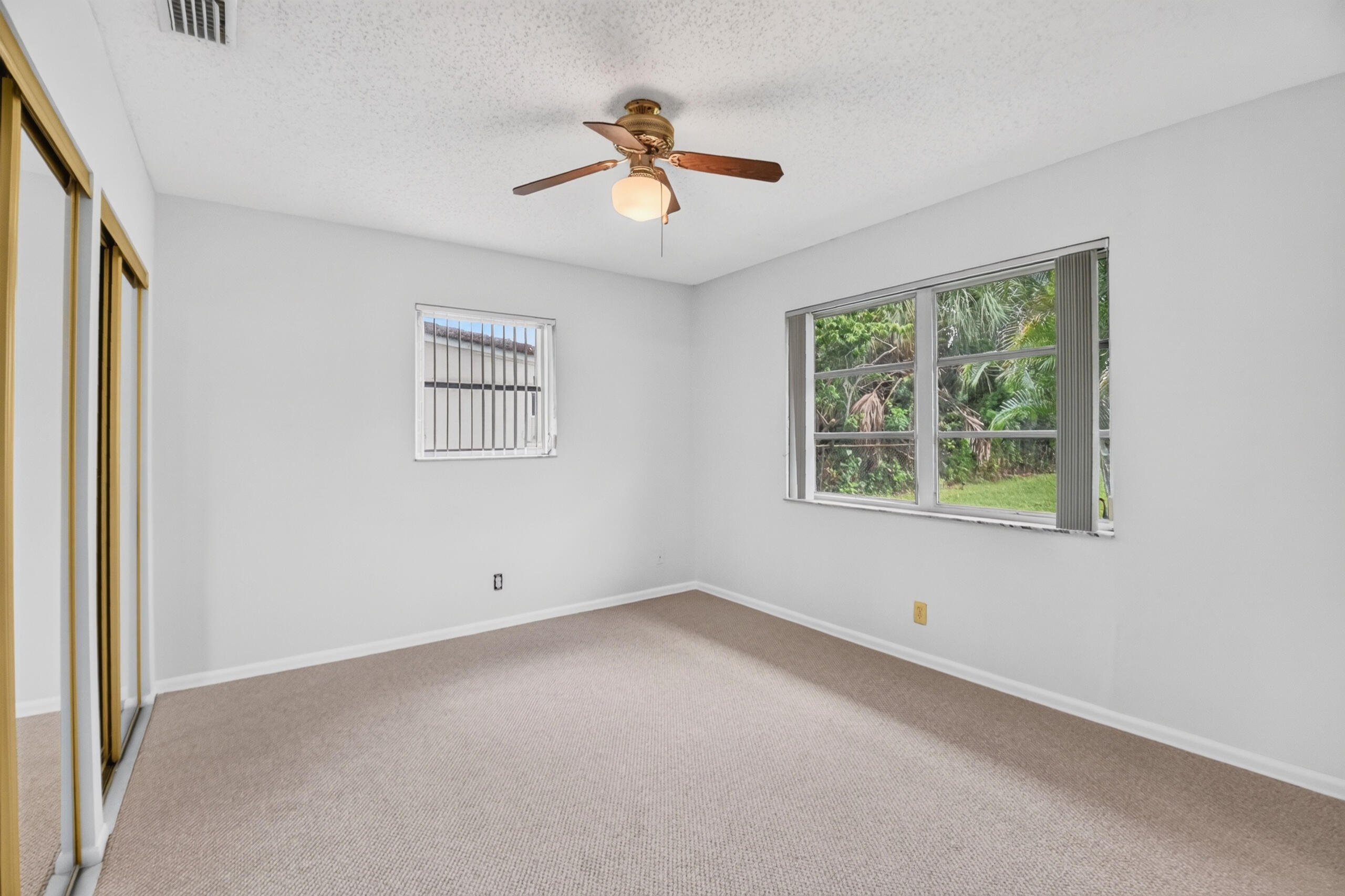 129 Greenbrier Drive Property Photo 14