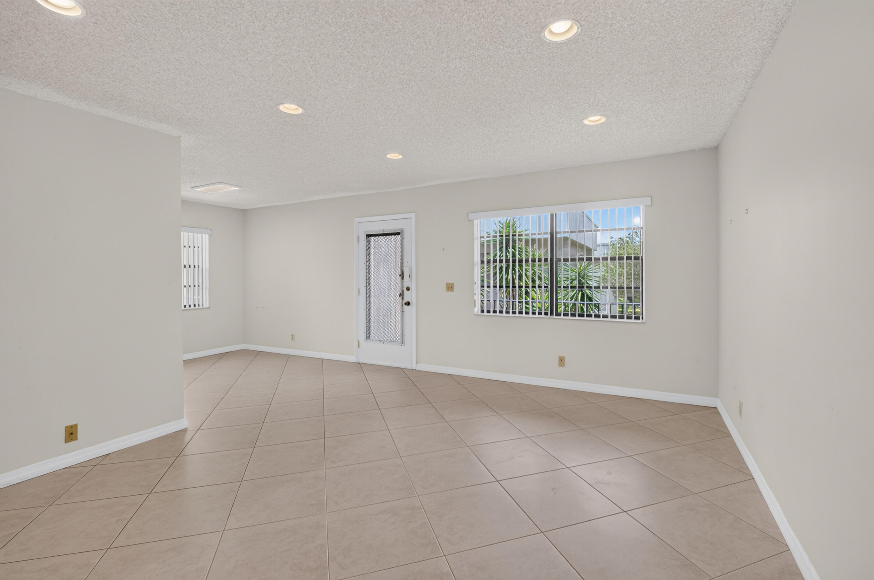 174 Capri D E 174 Property Photo 4