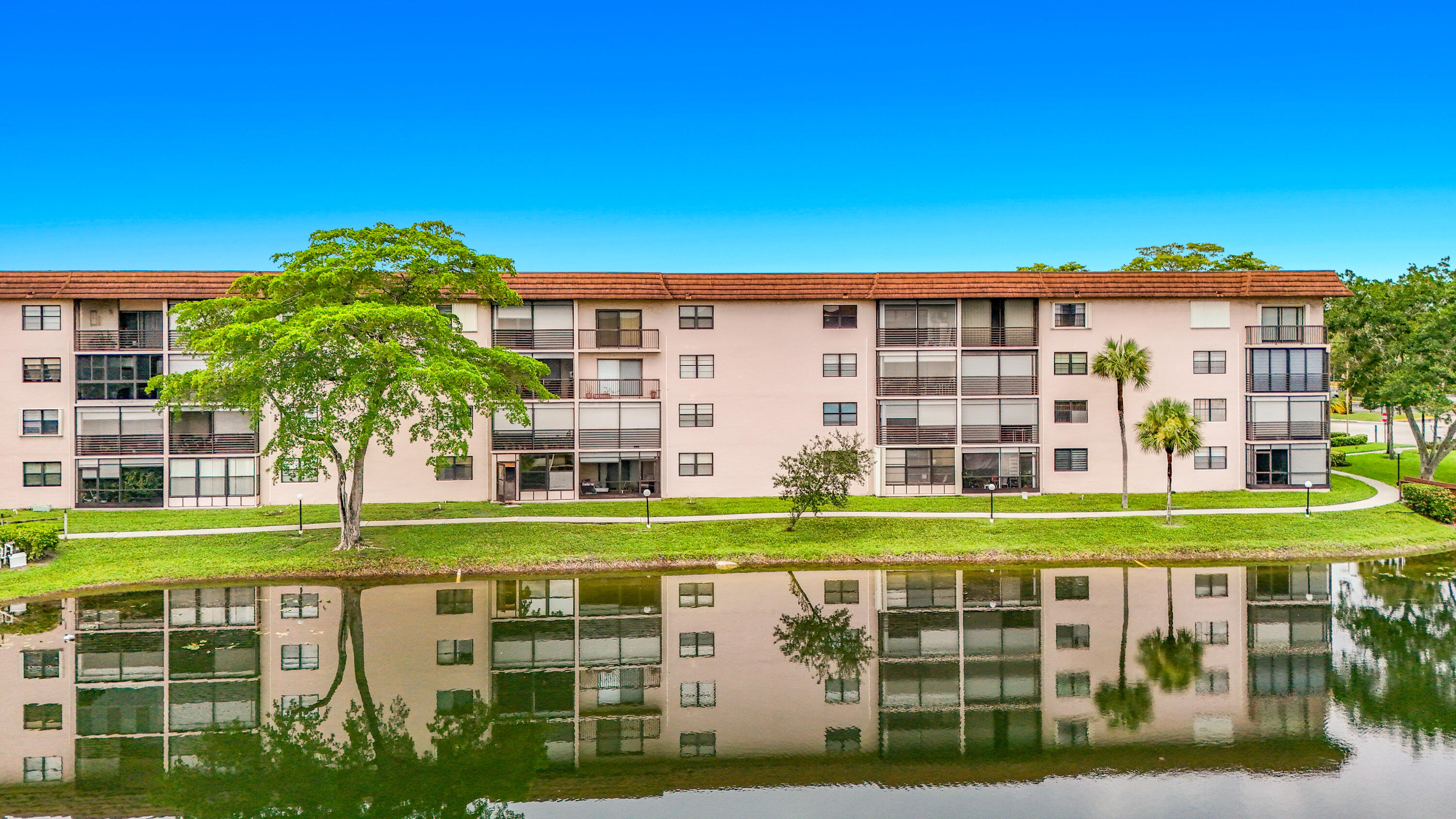 4970 E Sabal Palm Boulevard 412 Property Photo 31