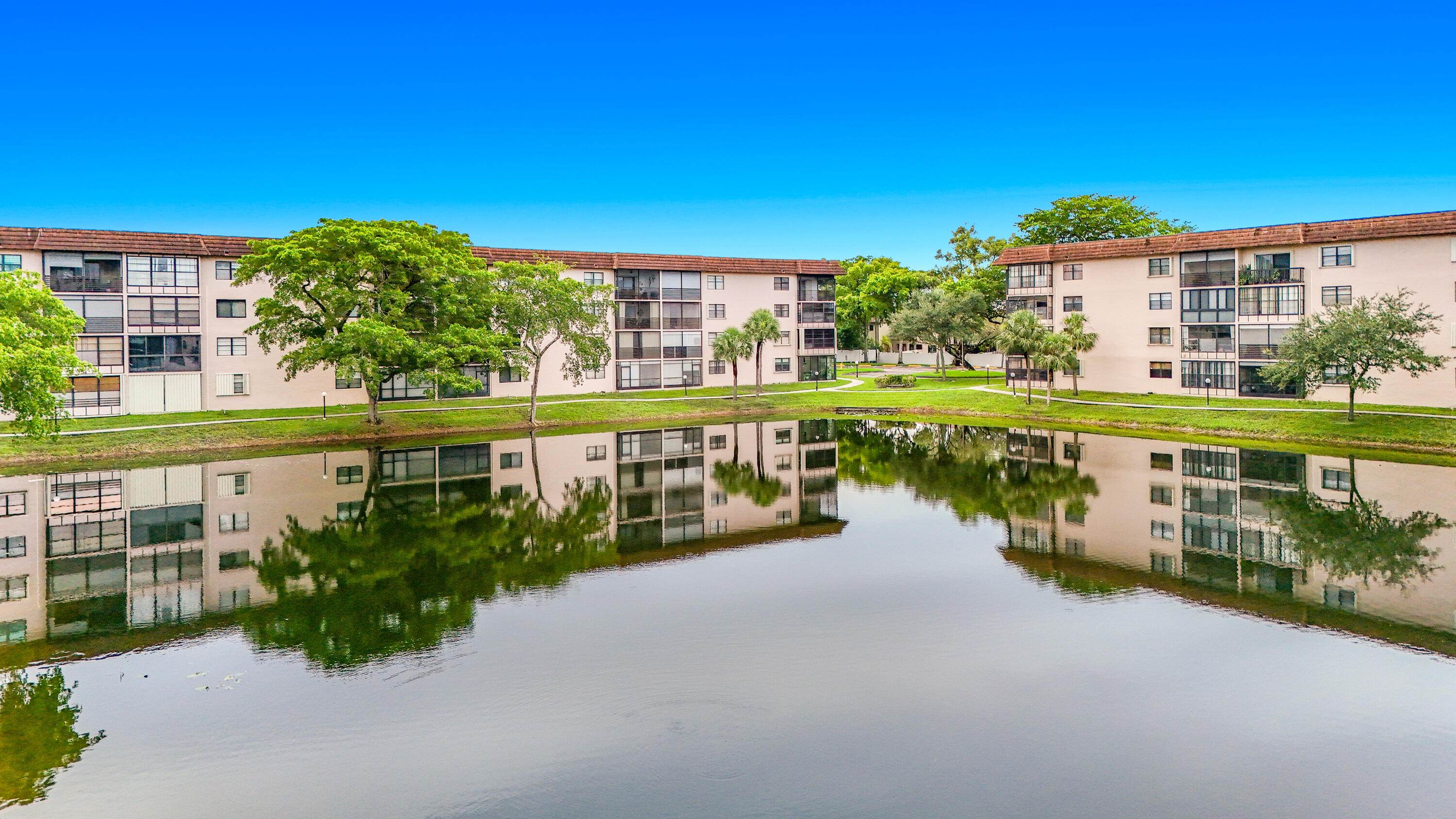 4970 E Sabal Palm Boulevard 412 Property Photo 33
