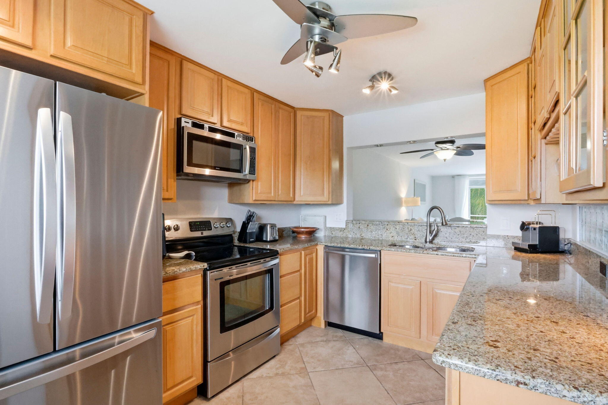 555 Banyan Tree Lane E 410 Property Photo 6