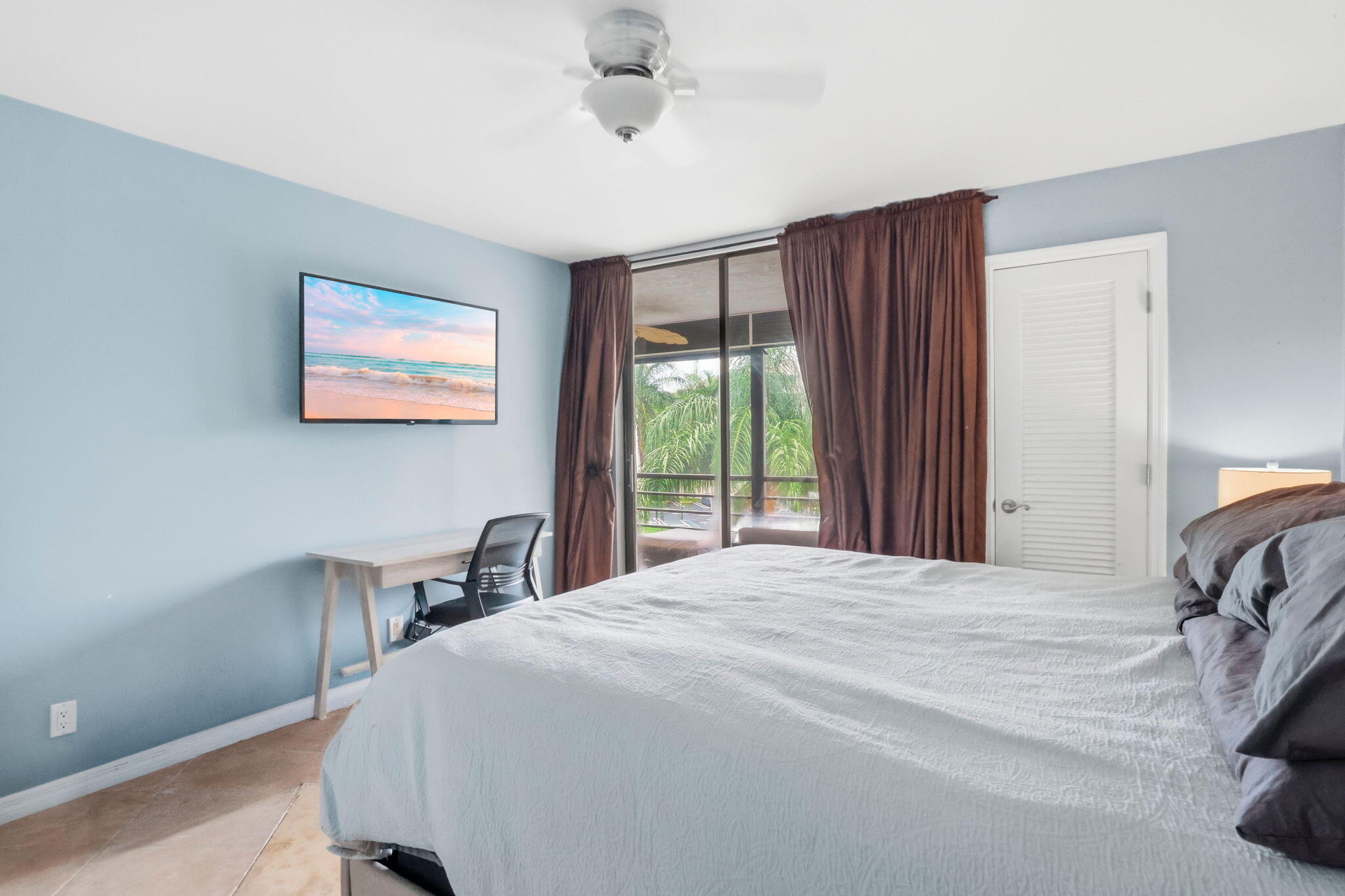 555 Banyan Tree Lane E 410 Property Photo 12
