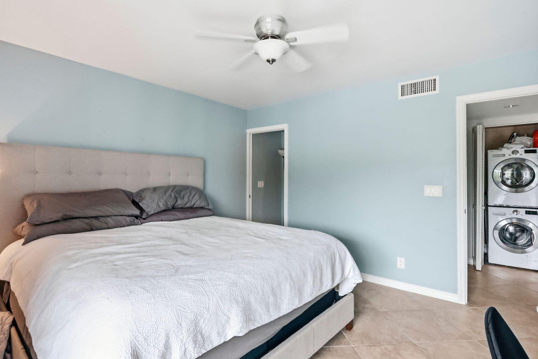 555 Banyan Tree Lane E 410 Property Photo 13