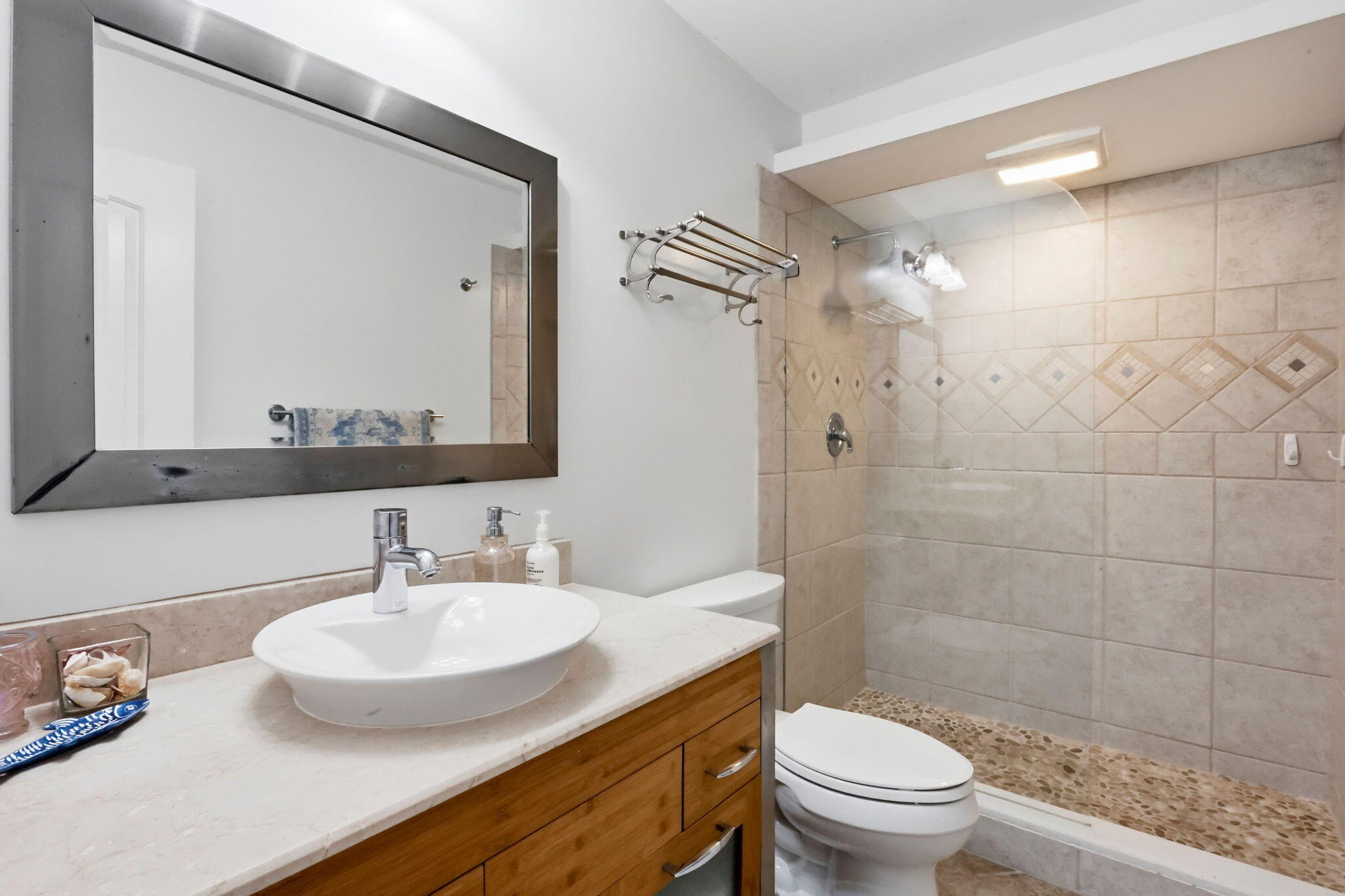555 Banyan Tree Lane E 410 Property Photo 14