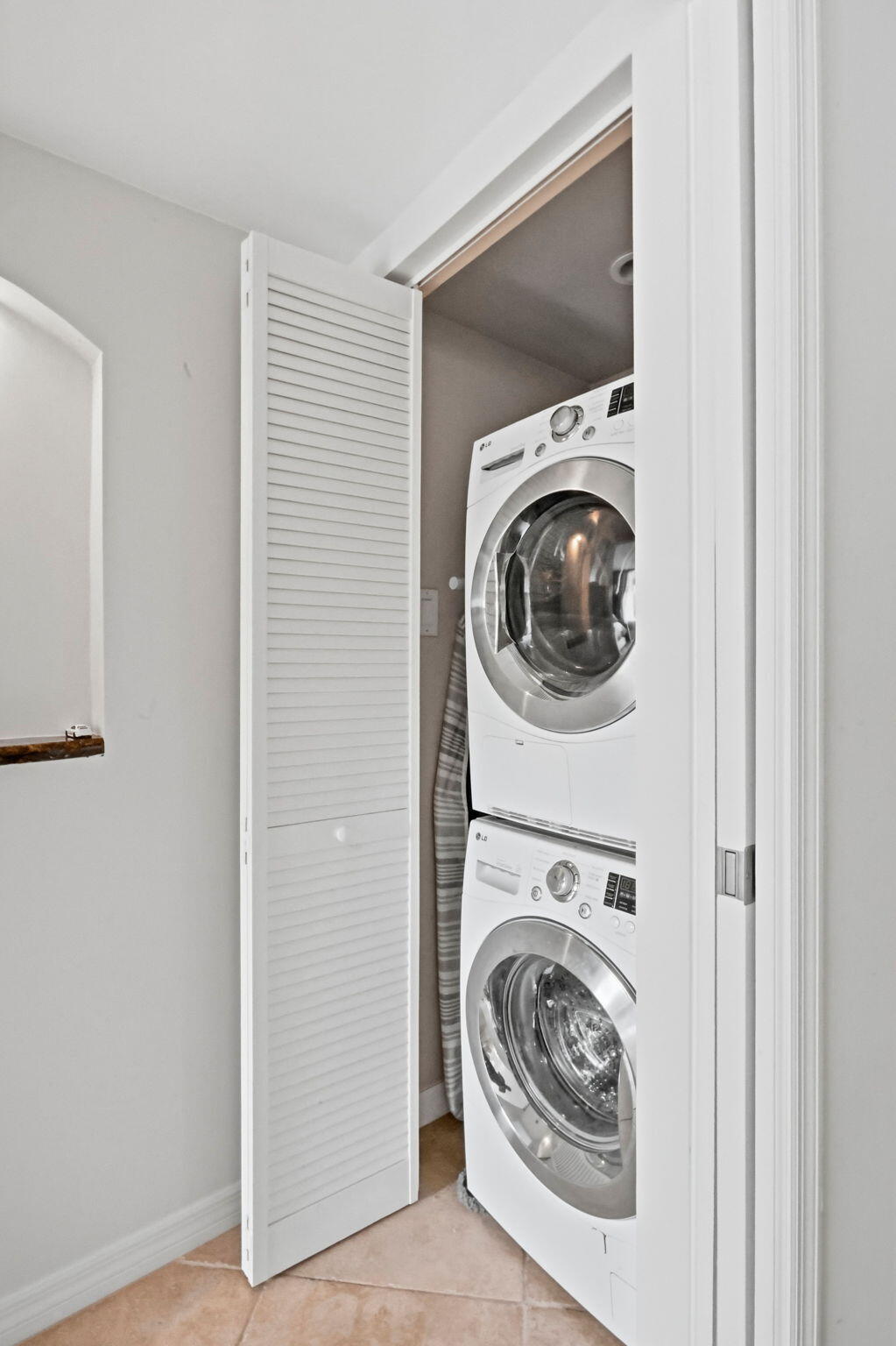 555 Banyan Tree Lane E 410 Property Photo 18