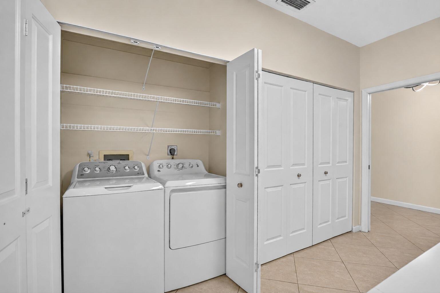 7659 Cinebar Drive Property Photo 10