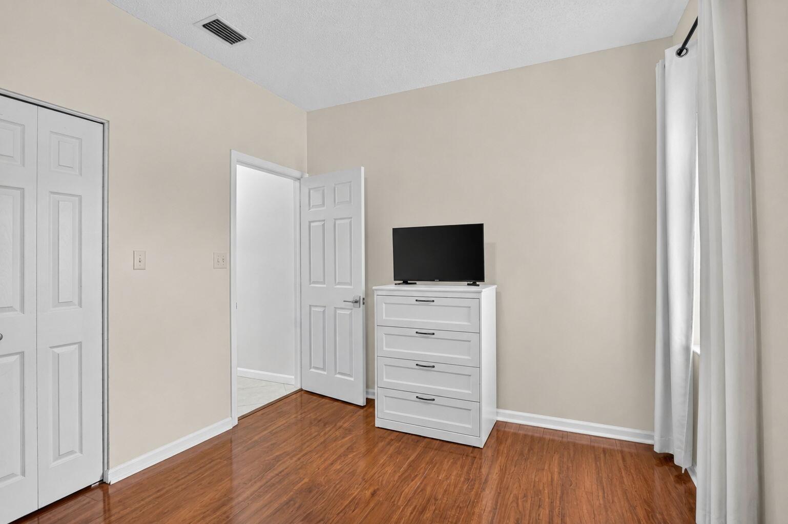 7659 Cinebar Drive Property Photo 22