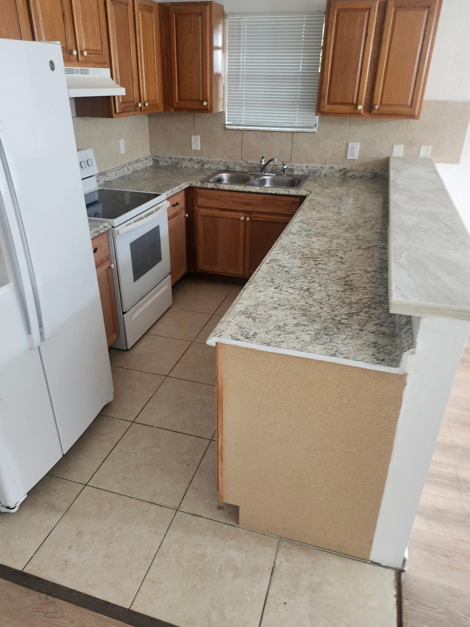 1669 W 27th Street B Property Photo 2