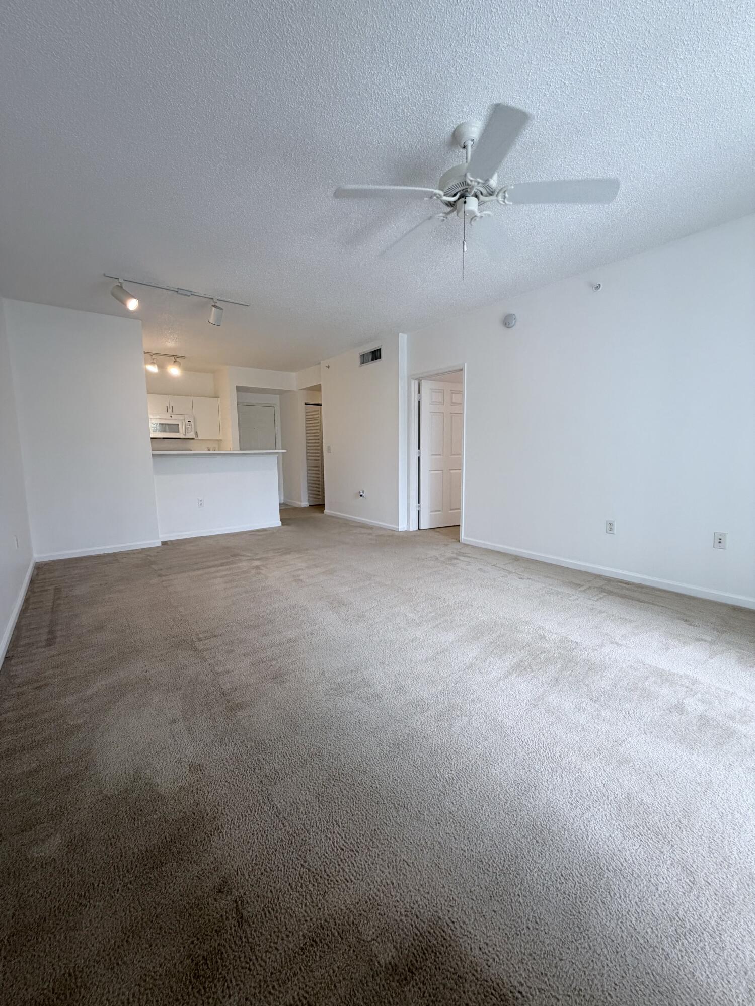 630 S Sapodilla Avenue 323 Property Photo 7