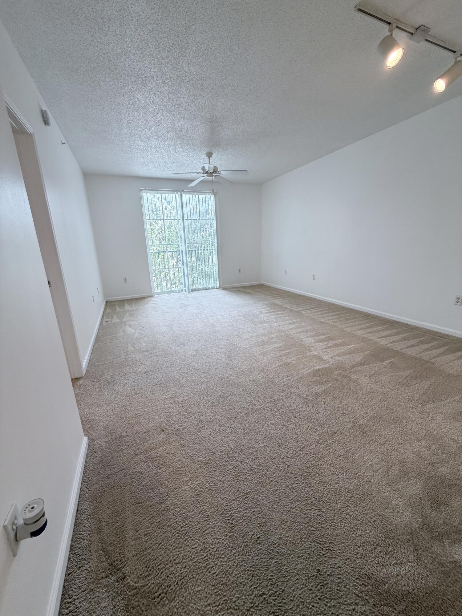 630 S Sapodilla Avenue 323 Property Photo 8