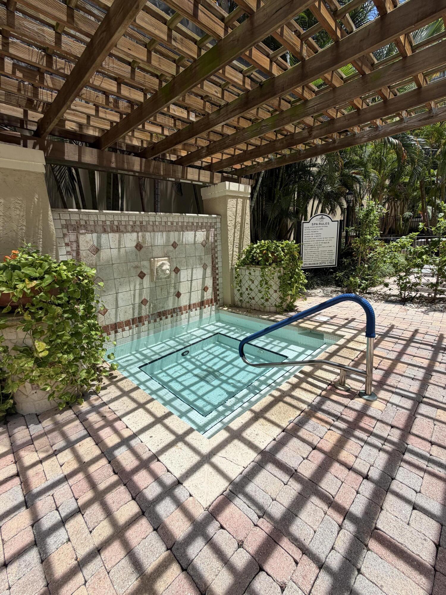630 S Sapodilla Avenue 323 Property Photo 14