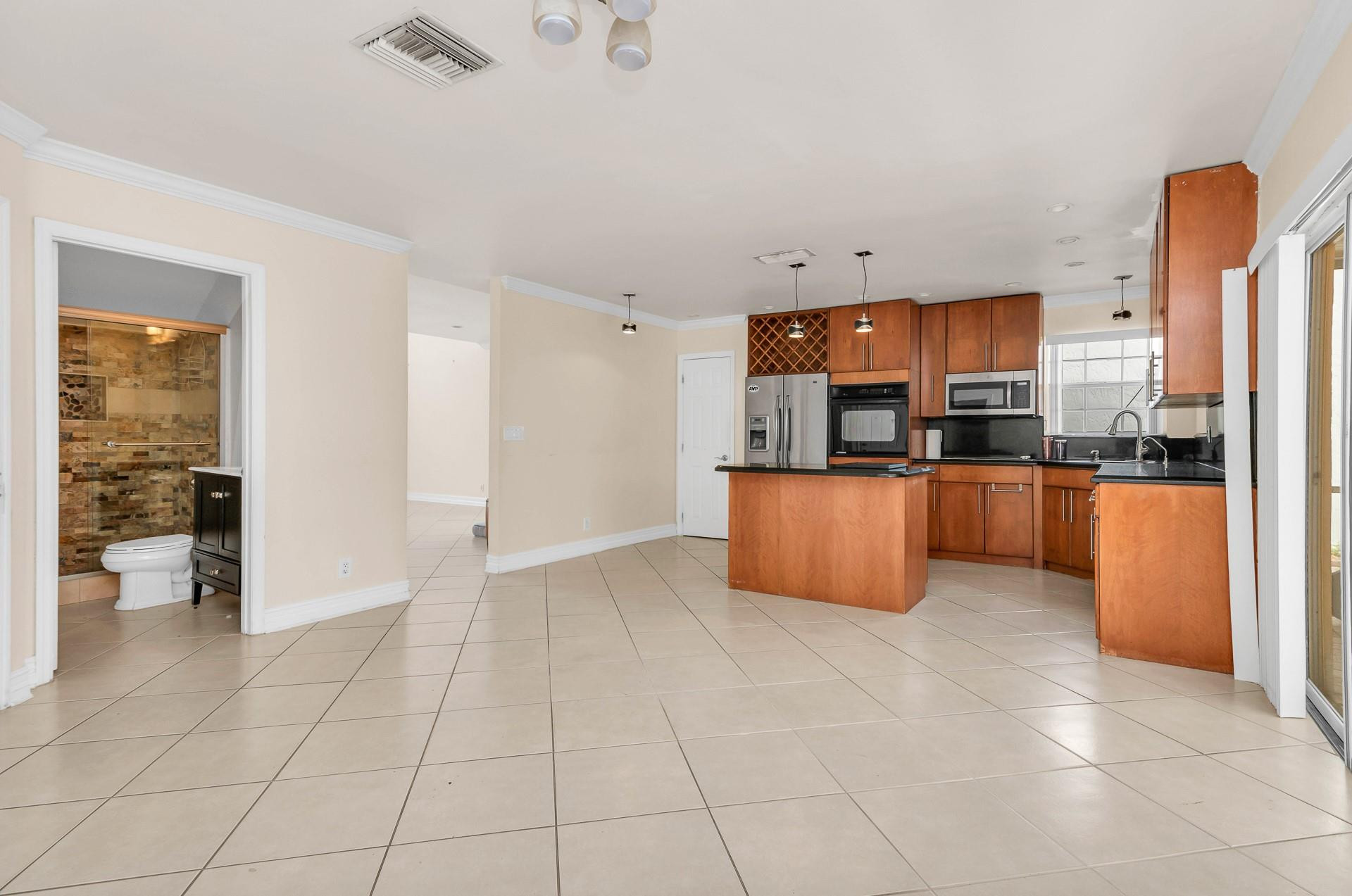 5486 Nw 44th Way Property Photo 3