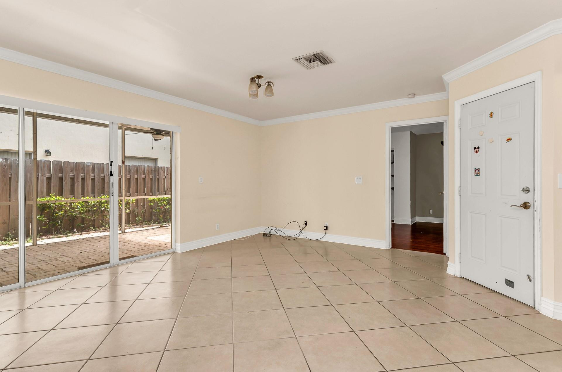 5486 Nw 44th Way Property Photo 5