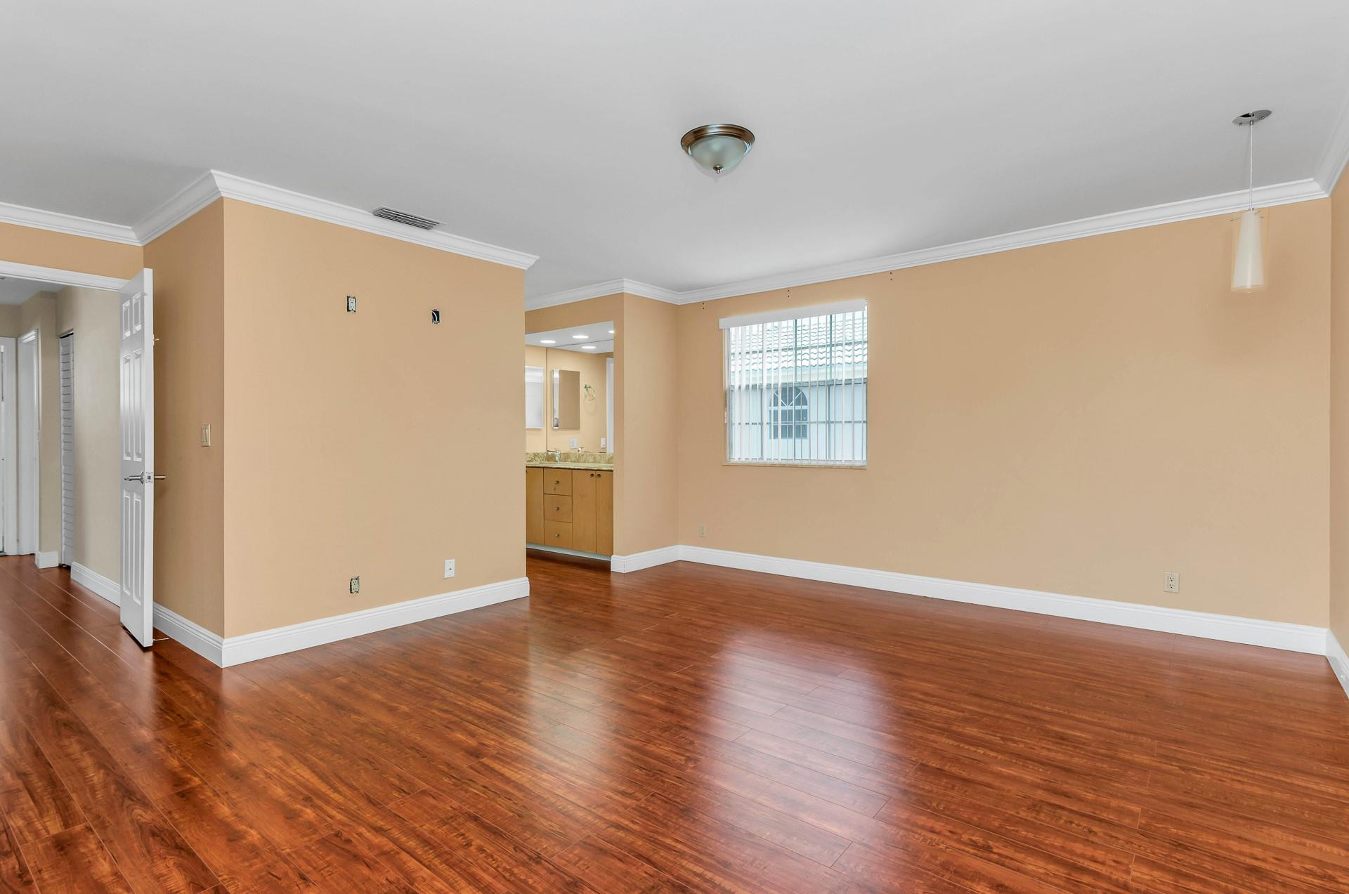5486 Nw 44th Way Property Photo 10
