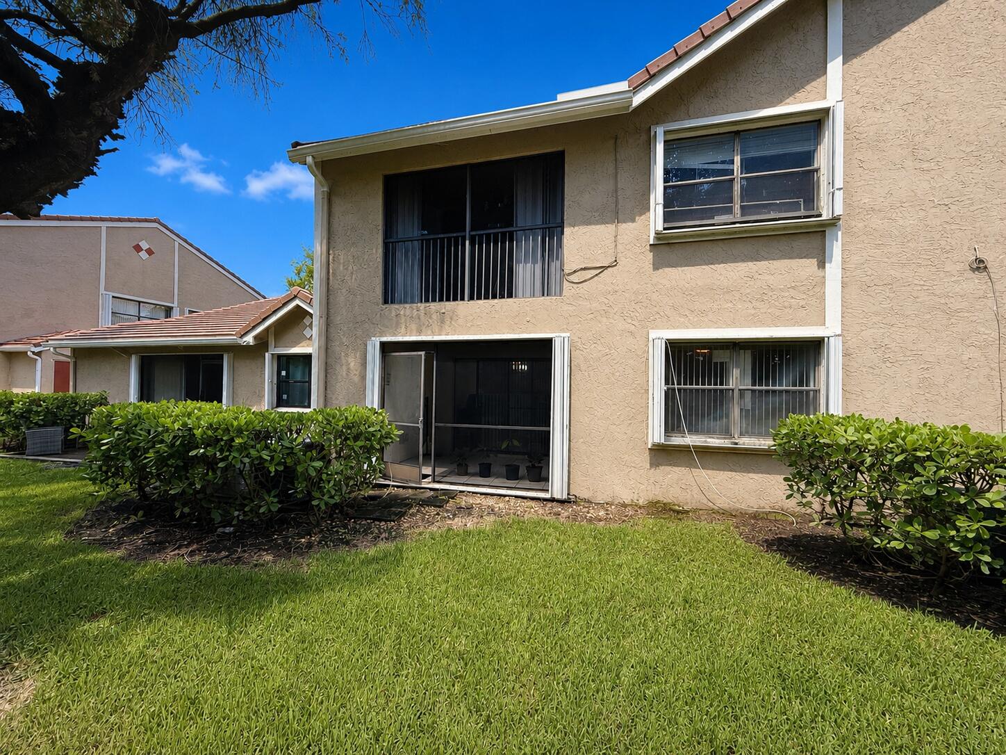 9601 Riverside Drive A5 Property Photo 1