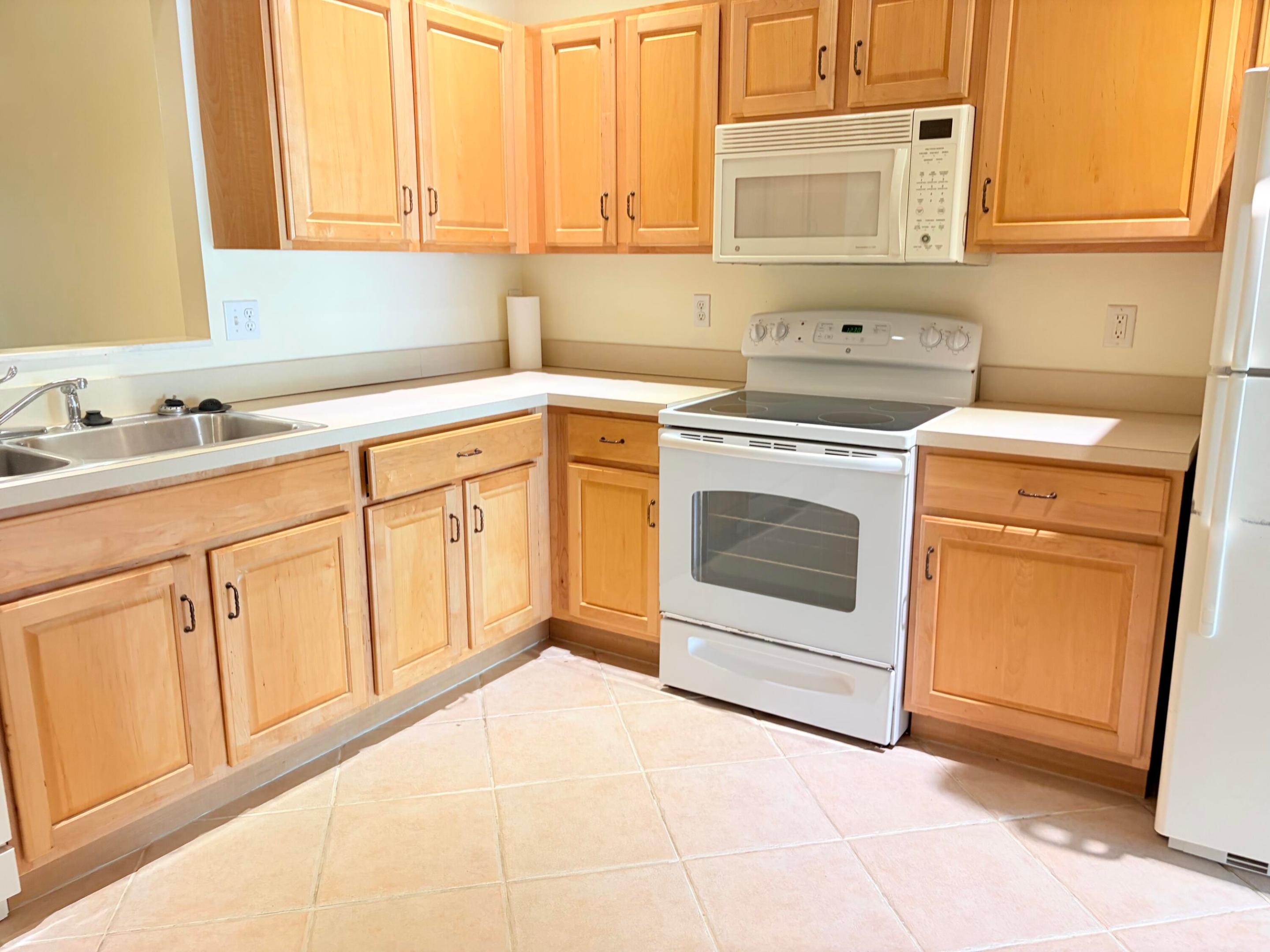 10632 Lake Shore Drive Property Photo 7