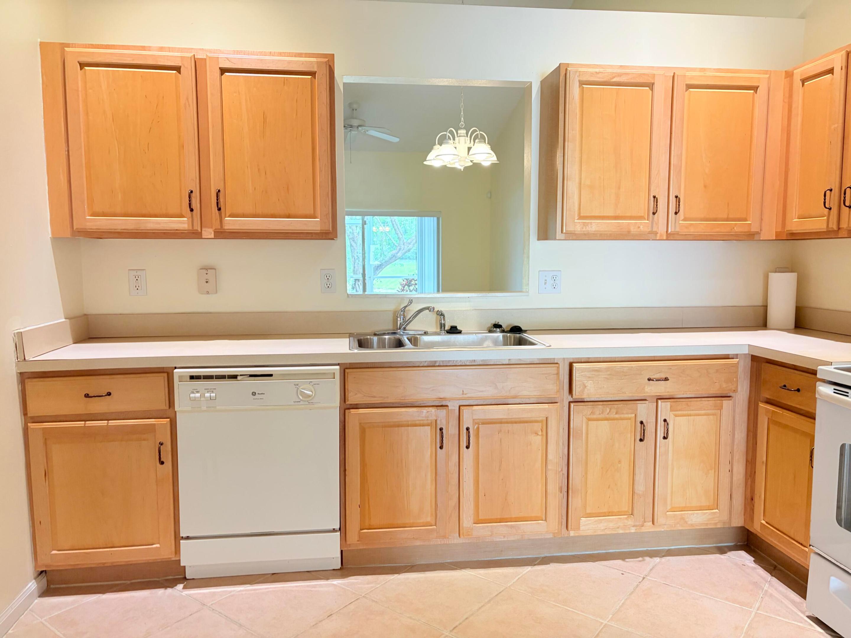10632 Lake Shore Drive Property Photo 8