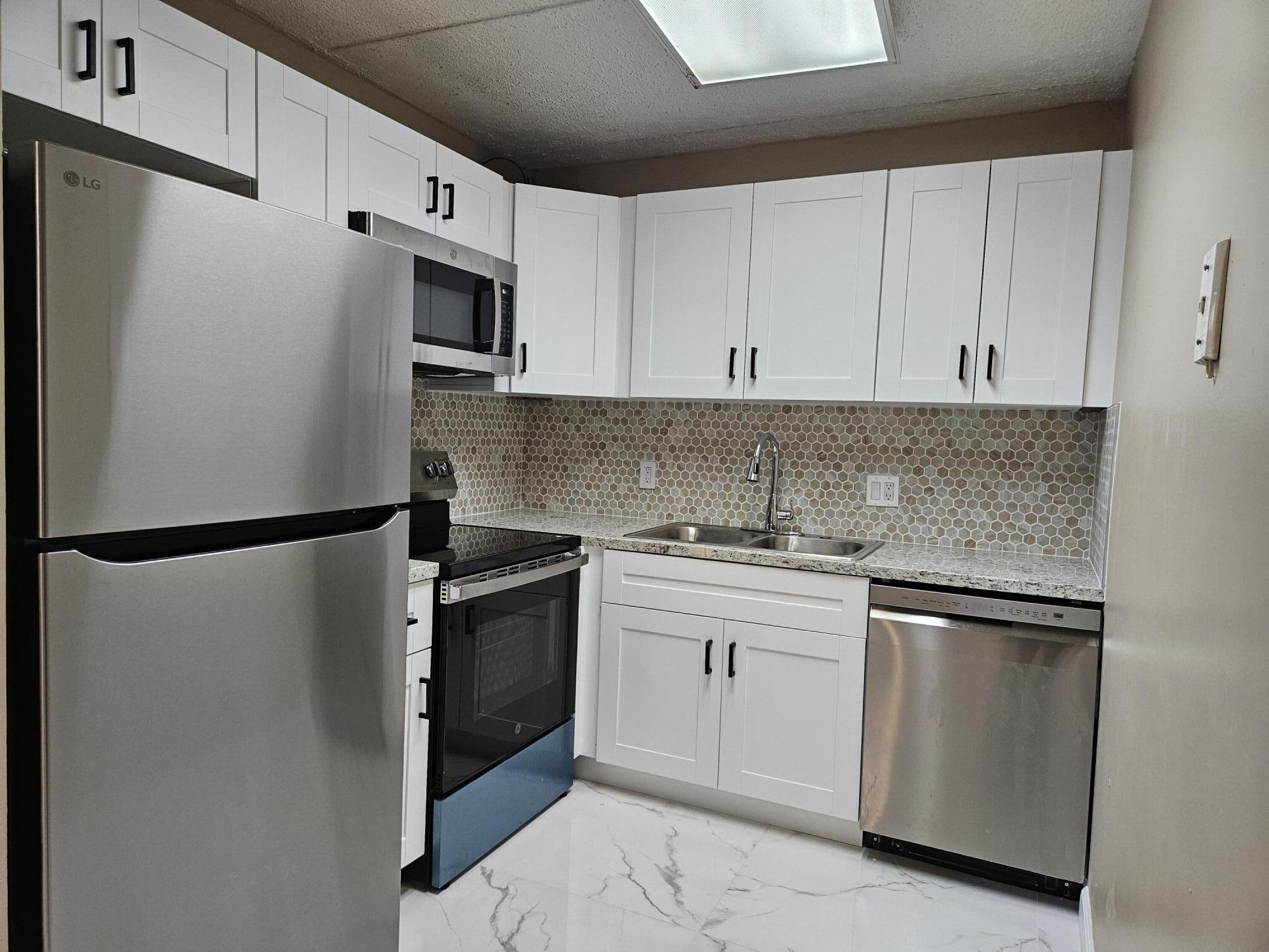 300 Village Green Circle S 114 Property Photo 3