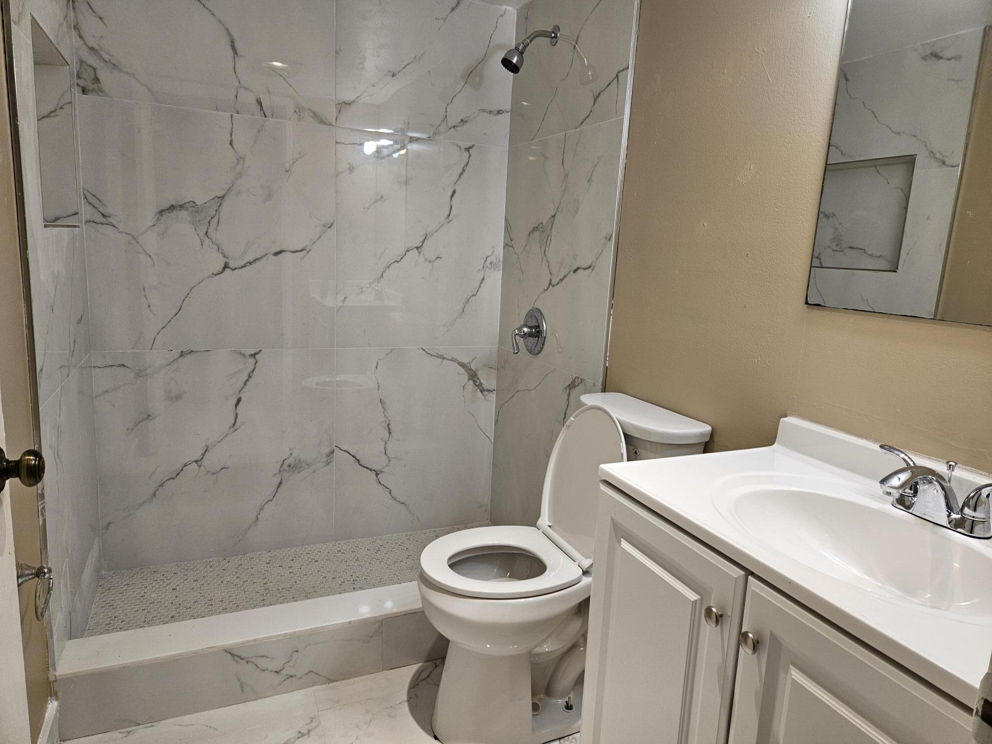 300 Village Green Circle S 114 Property Photo 4