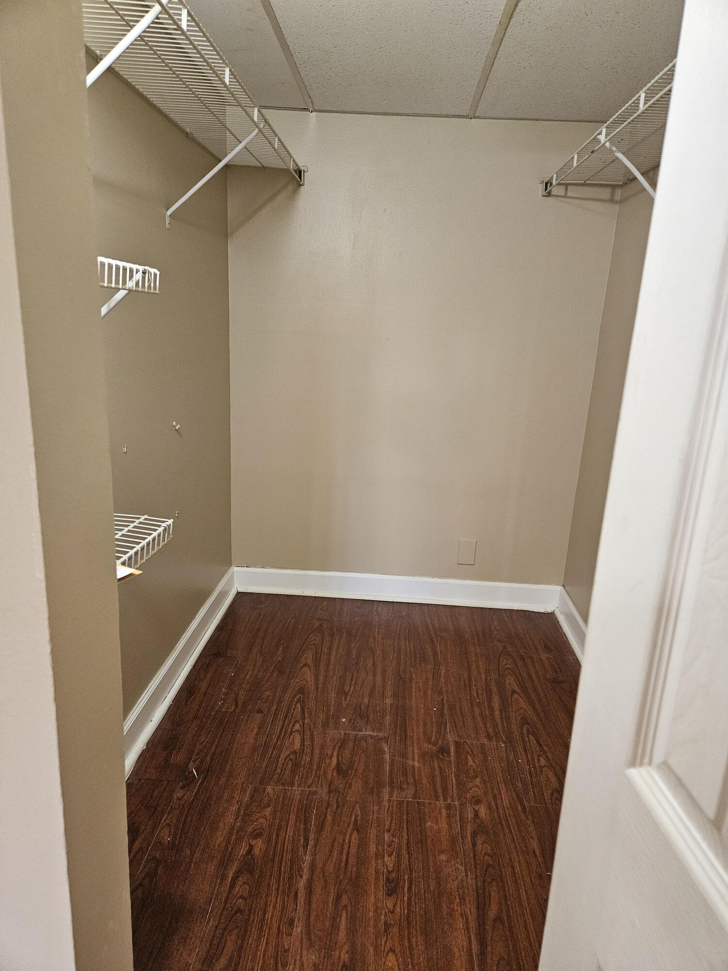300 Village Green Circle S 114 Property Photo 8