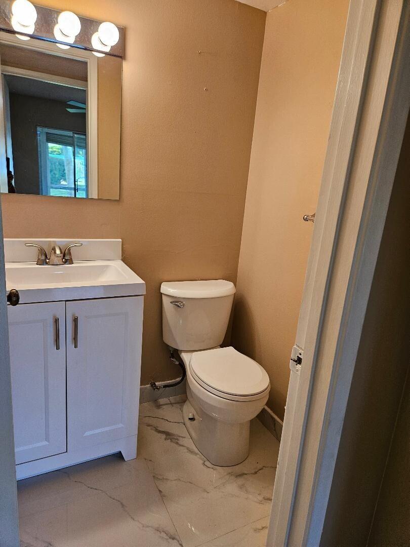 300 Village Green Circle S 114 Property Photo 11