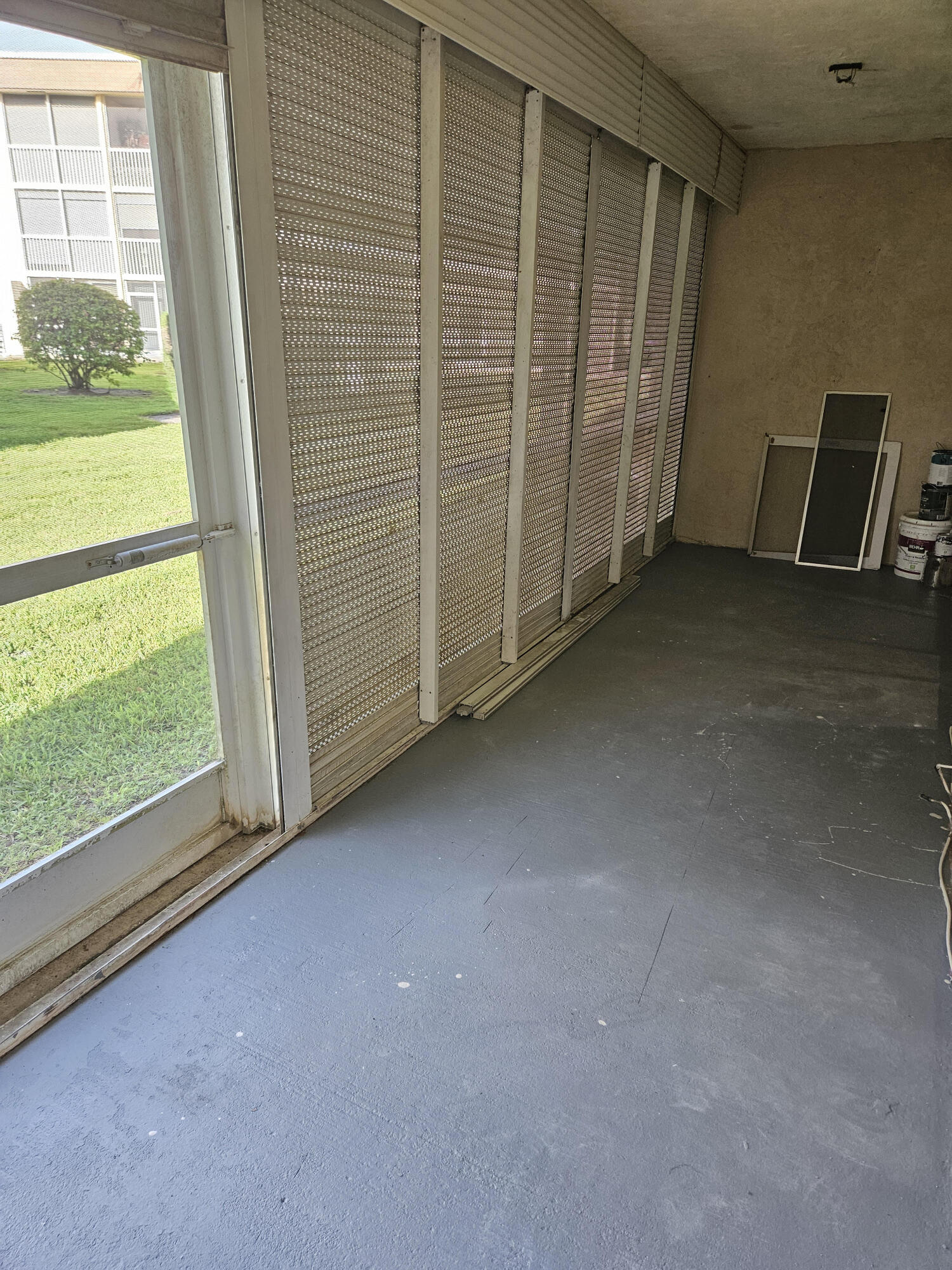 300 Village Green Circle S 114 Property Photo 12