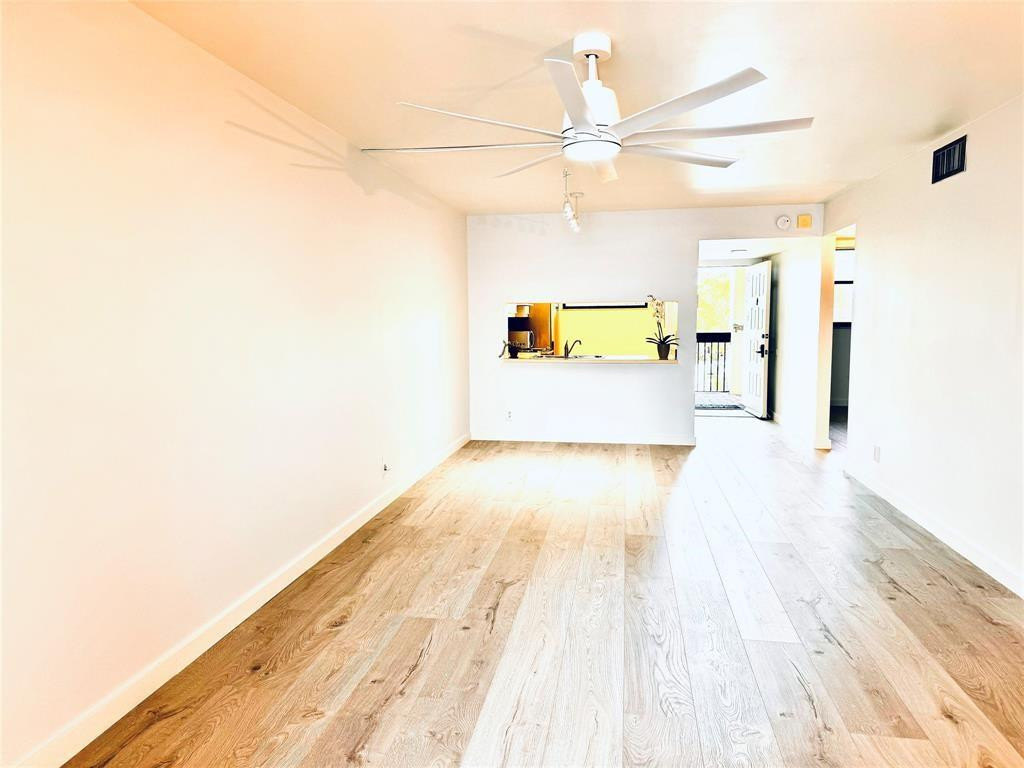 111 Lake Emerald Drive 407 Property Photo 6