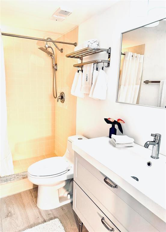 111 Lake Emerald Drive 407 Property Photo 13