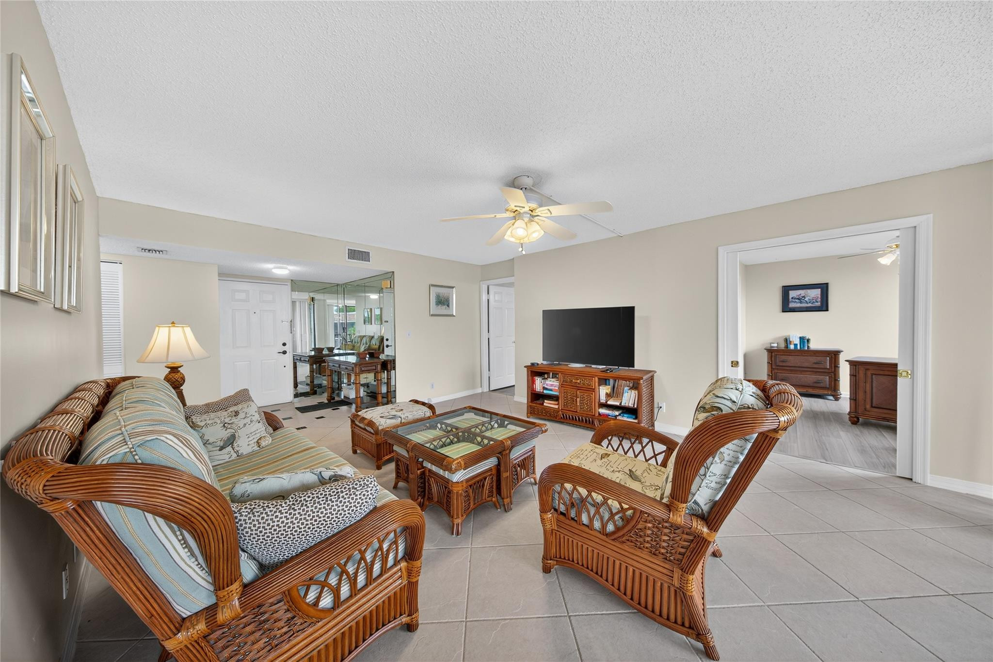 800 Jeffery Street 405 Property Photo 6