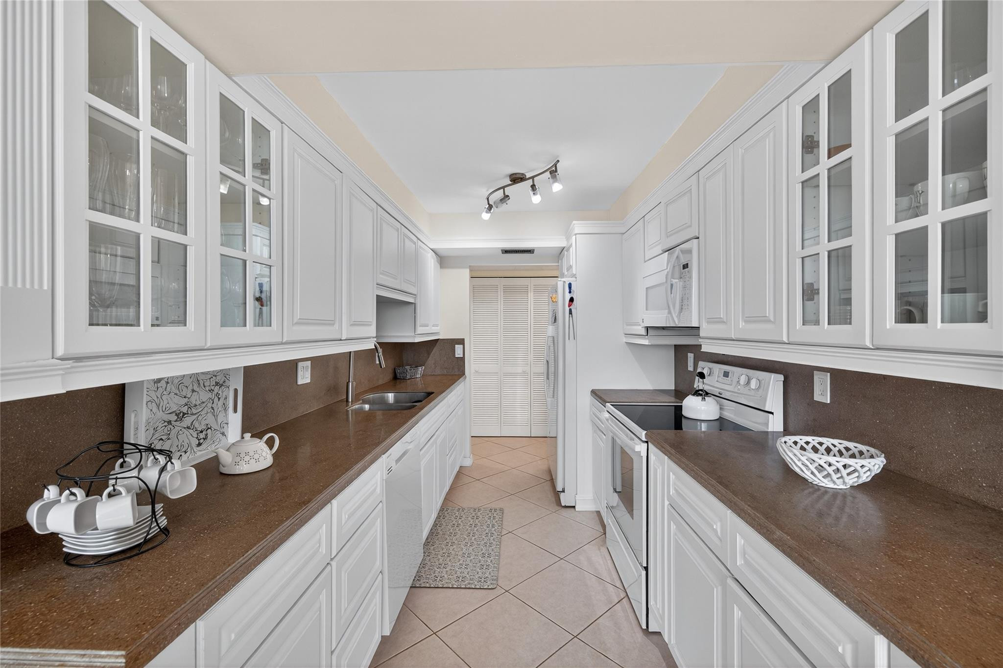 800 Jeffery Street 405 Property Photo 11