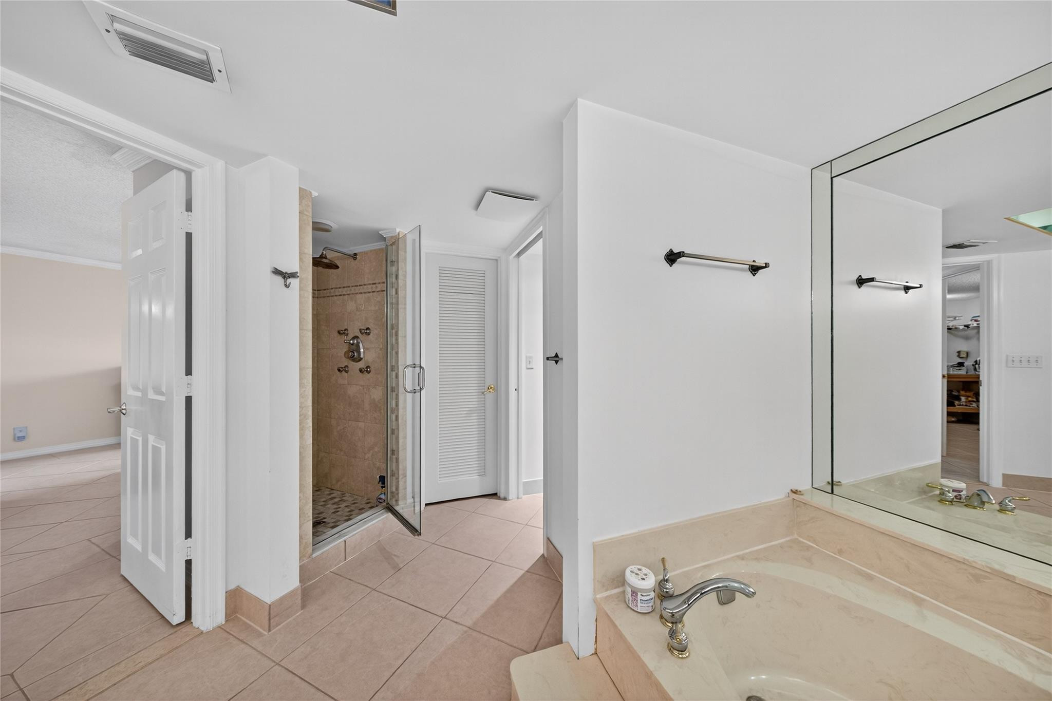 800 Jeffery Street 405 Property Photo 27