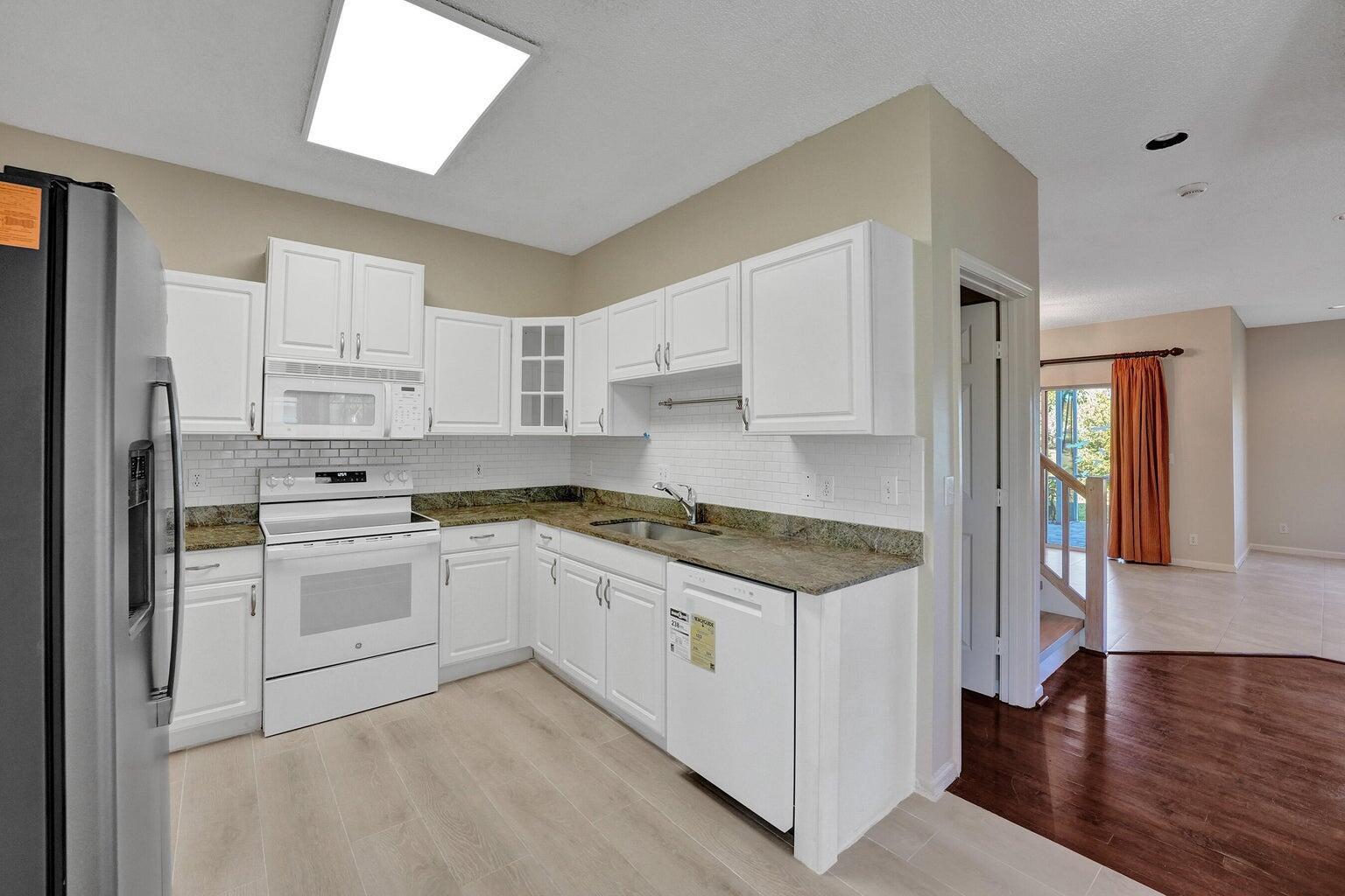 21193 Vía Eden Property Photo 12